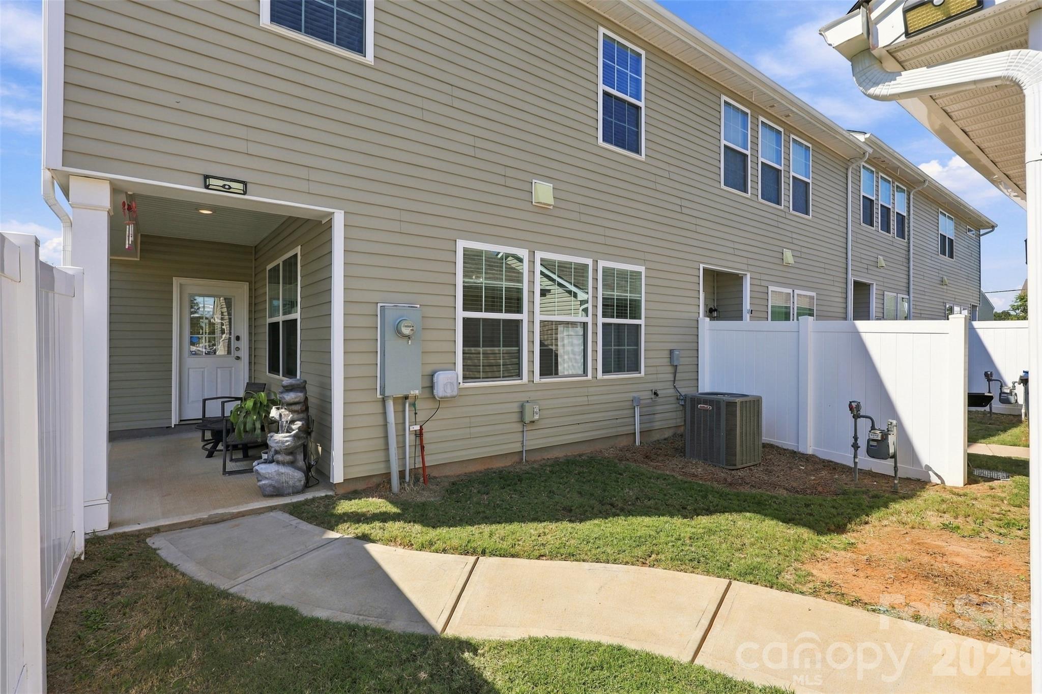 Townhouse at 12732 Wandering Brook Drive, Charlotte, photo 36 of 48