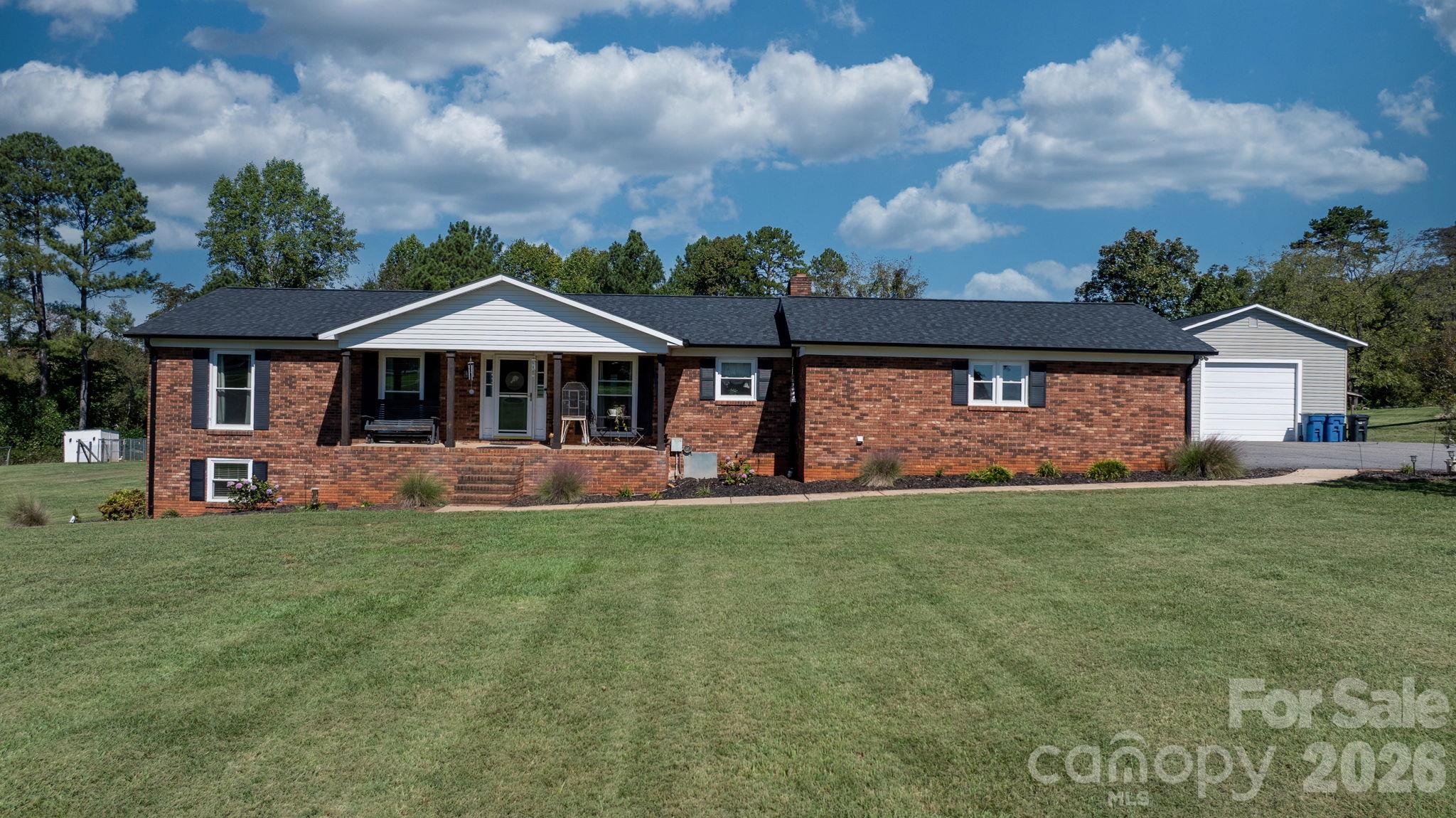 full brick ranch with lots of basement storage - 7546 Long Island Road, Catawba