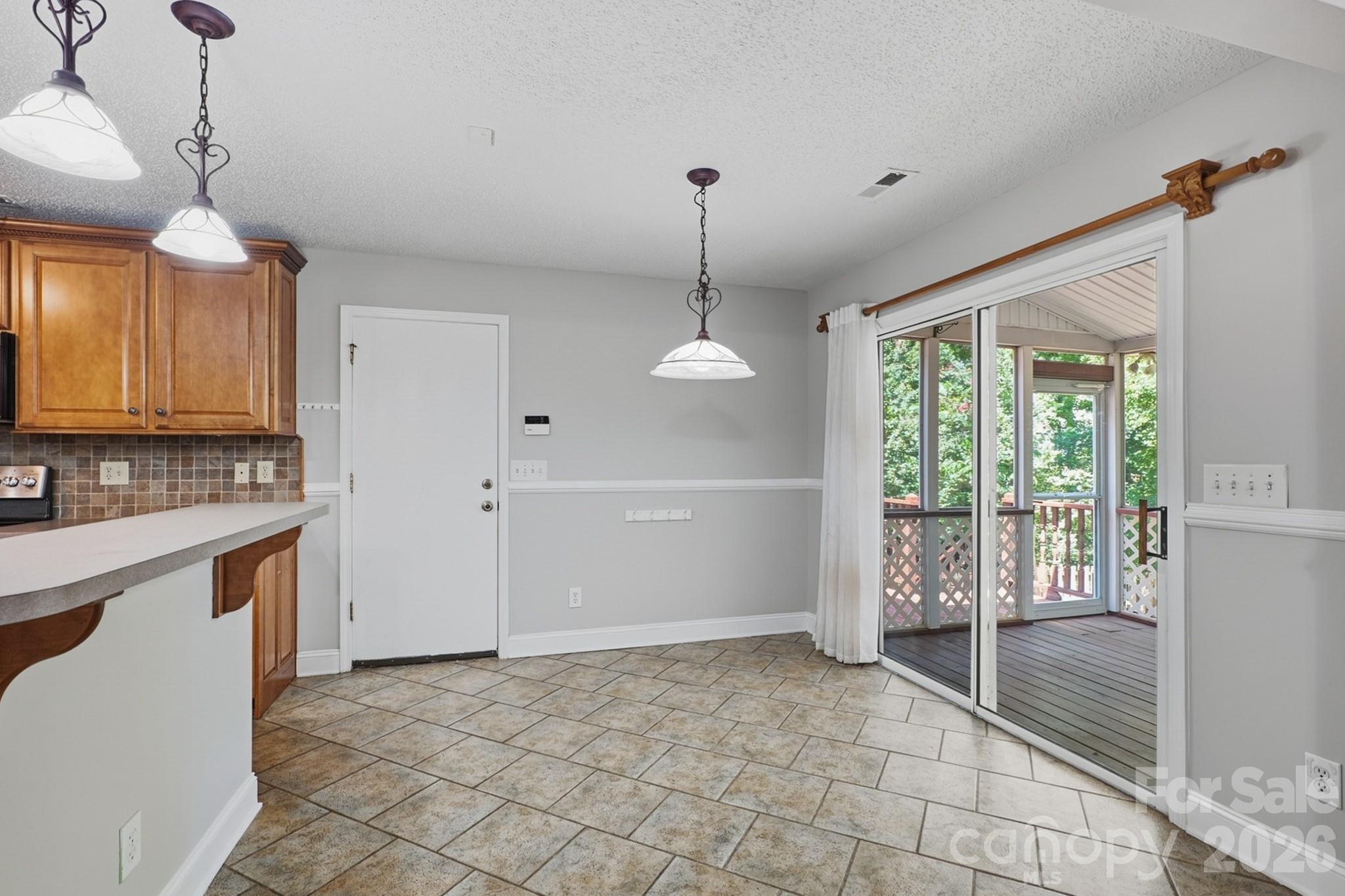 Single Family Residence at 9406 Golden Pond Drive, Huntersville, photo 9 of 37