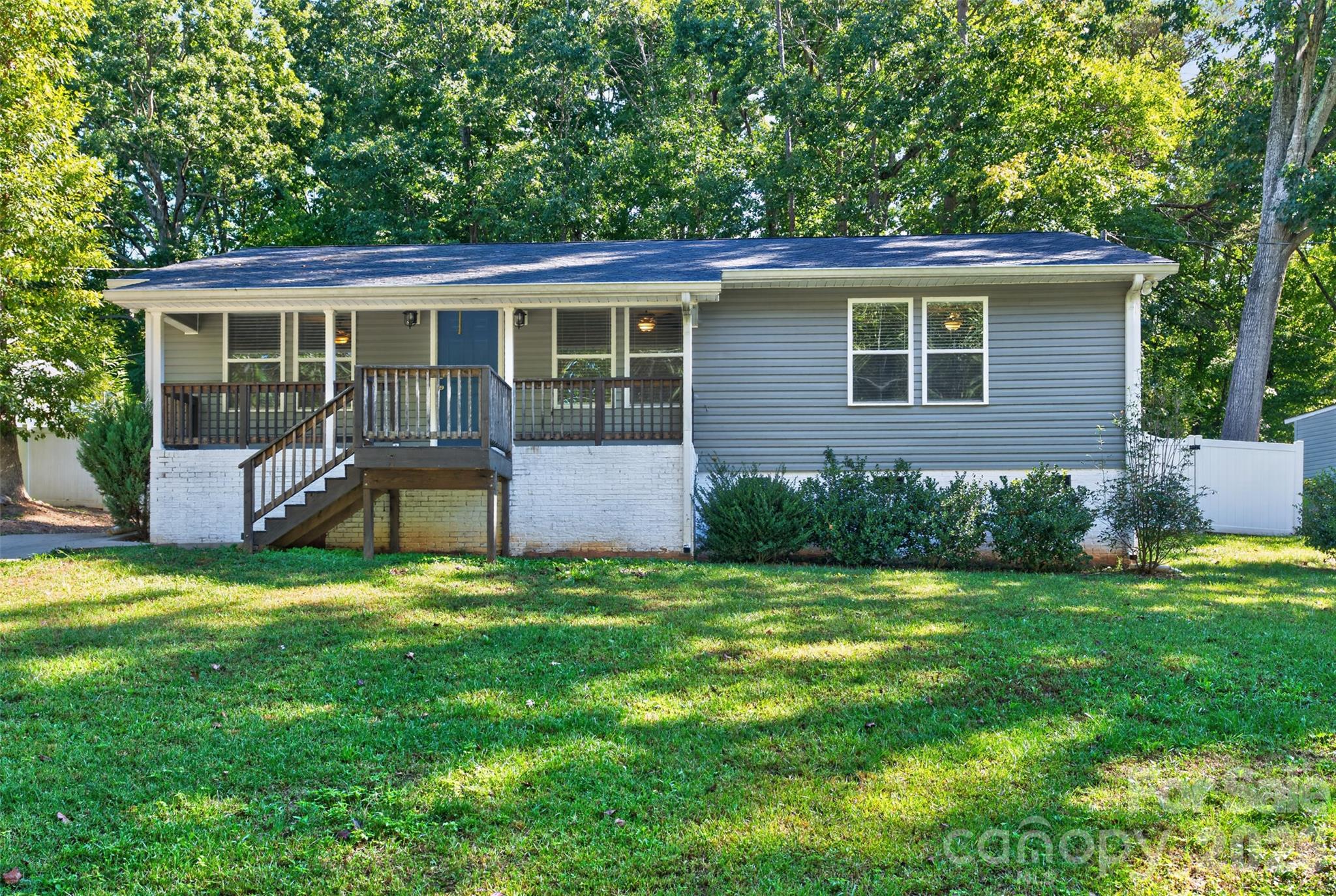 Single Family Residence at 3812 Branding Iron Drive, Gastonia, photo 2 of 32