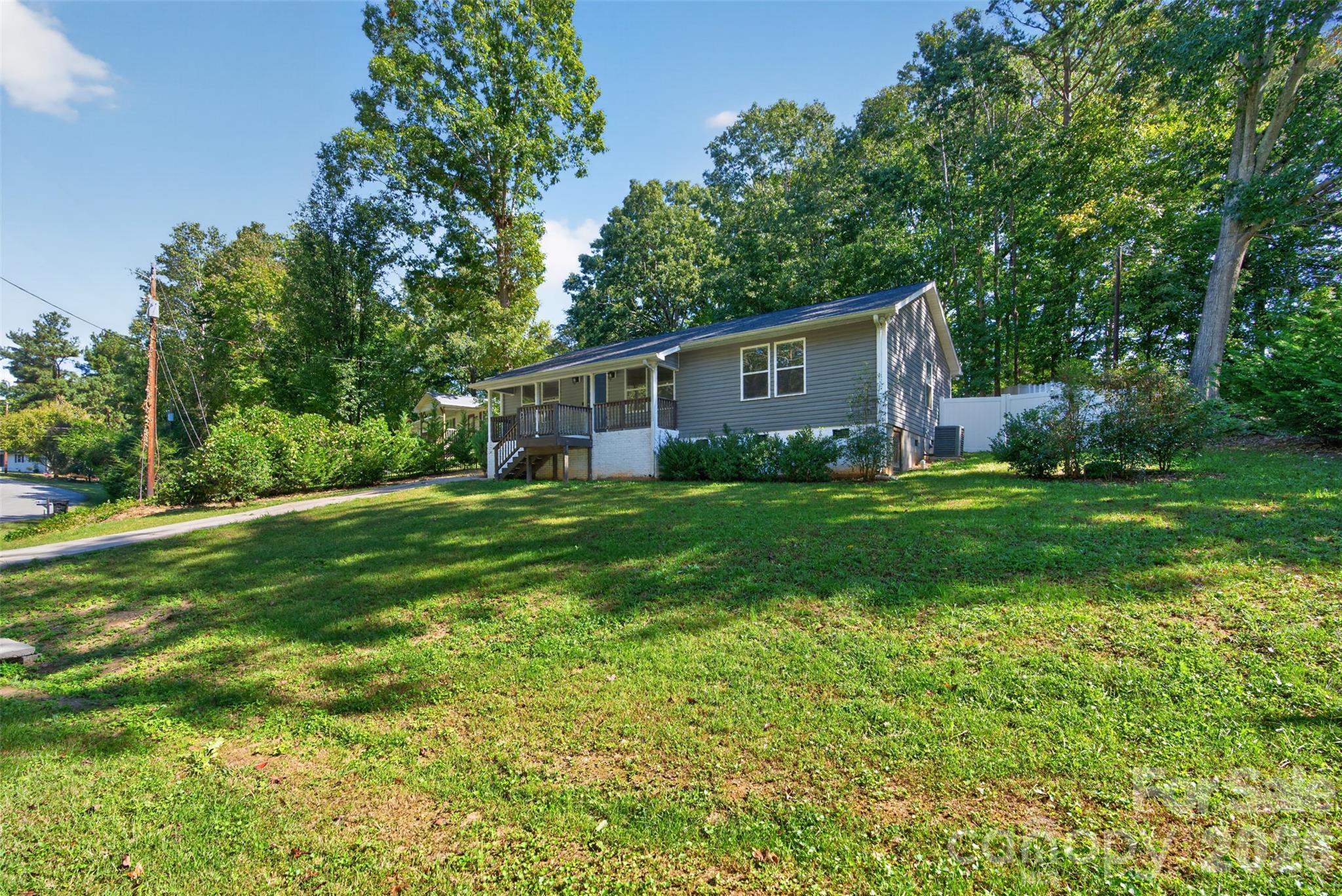 Single Family Residence at 3812 Branding Iron Drive, Gastonia, photo 4 of 32