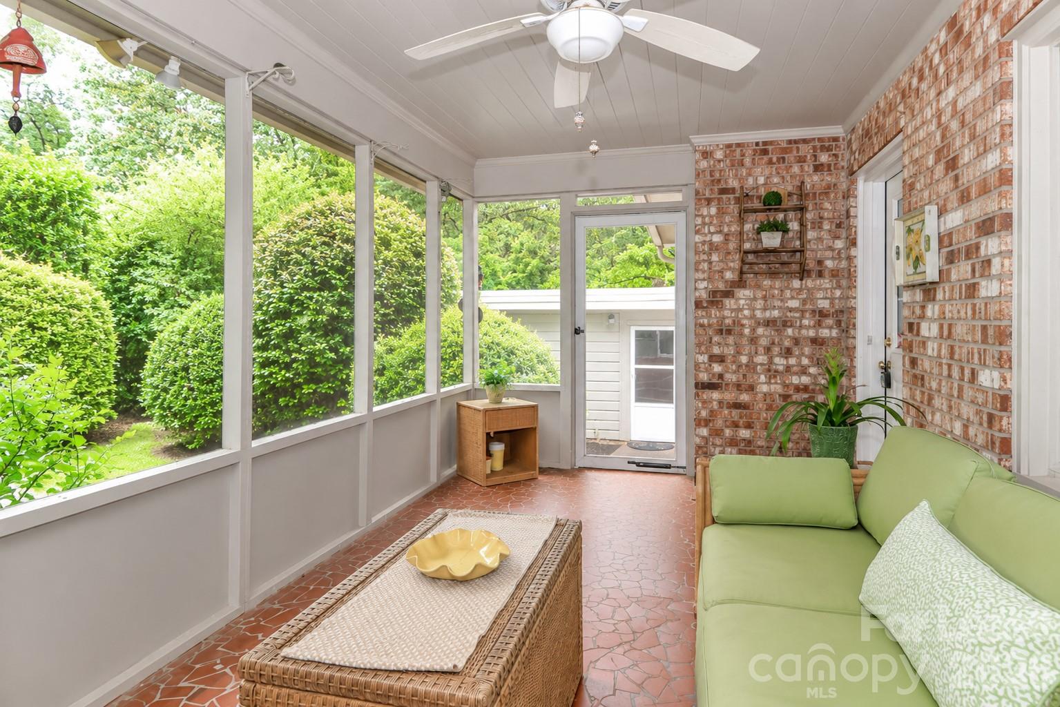 585 Greenway Road