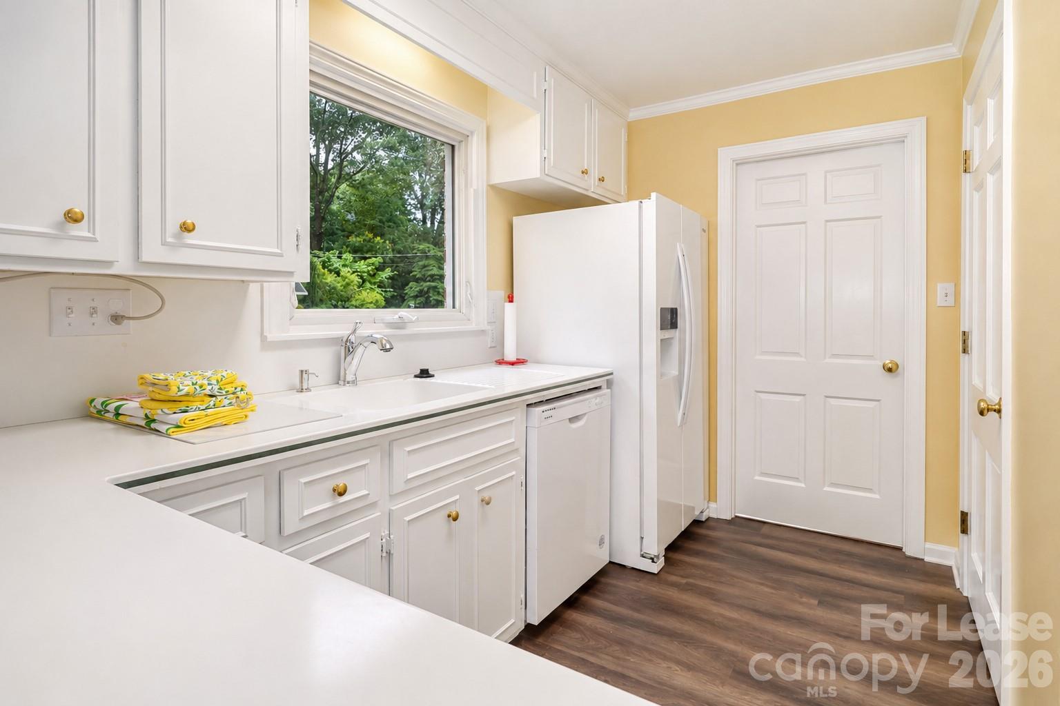 Single Family Residence at 585 Greenway Road, Statesville, photo 5 of 33