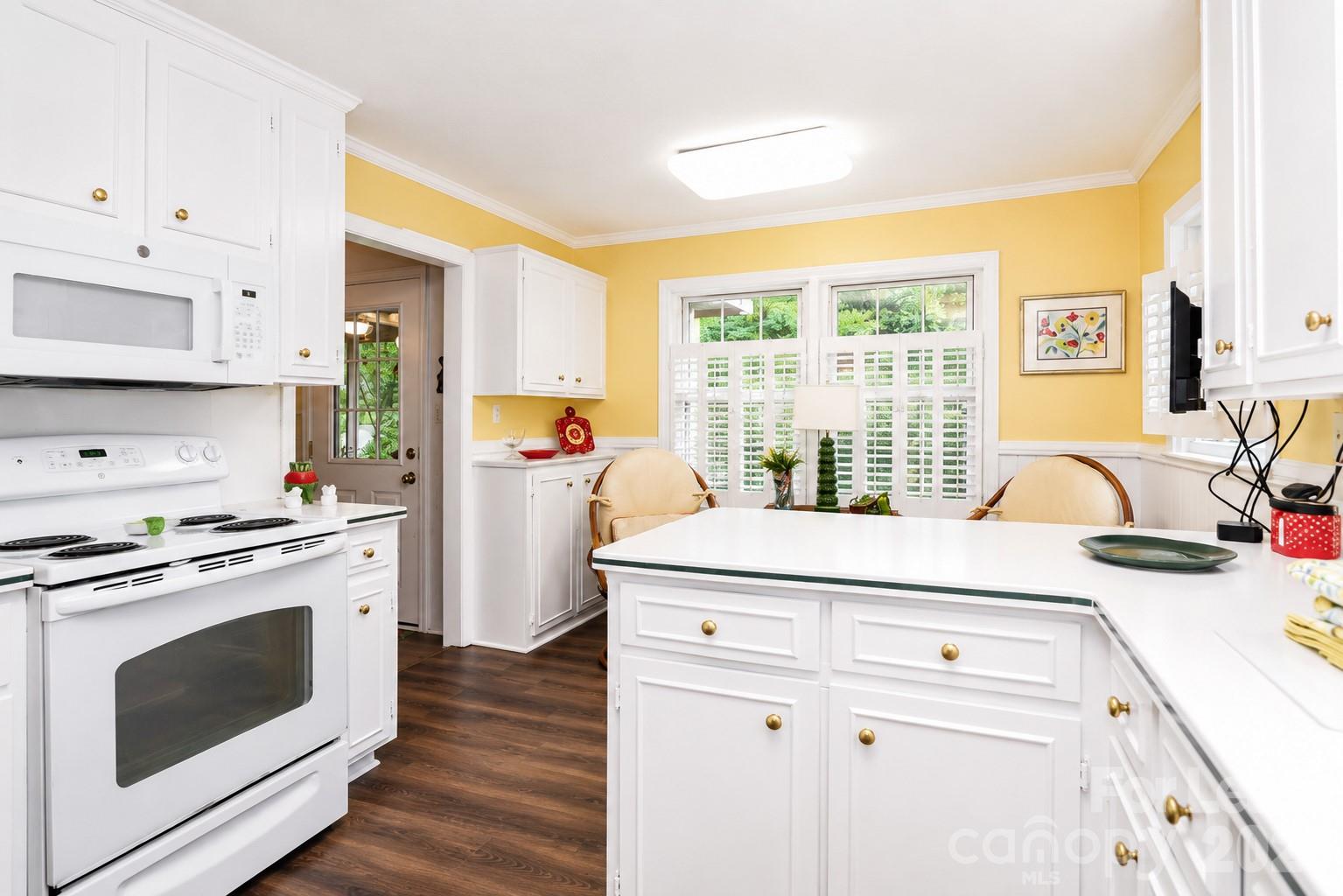 Single Family Residence at 585 Greenway Road, Statesville, photo 6 of 33