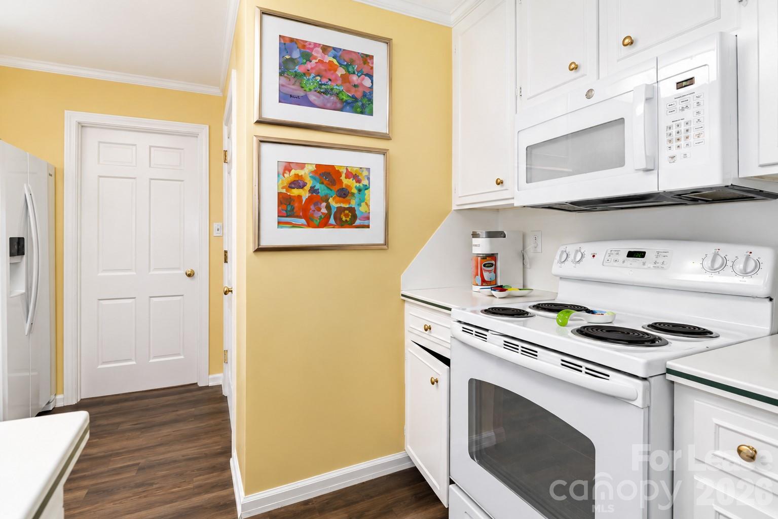 Single Family Residence at 585 Greenway Road, Statesville, photo 7 of 33