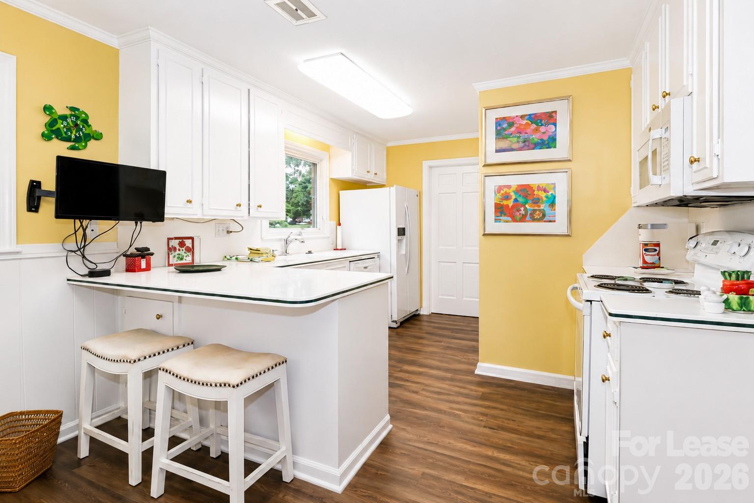 Single Family Residence at 585 Greenway Road, Statesville, photo 10 of 33