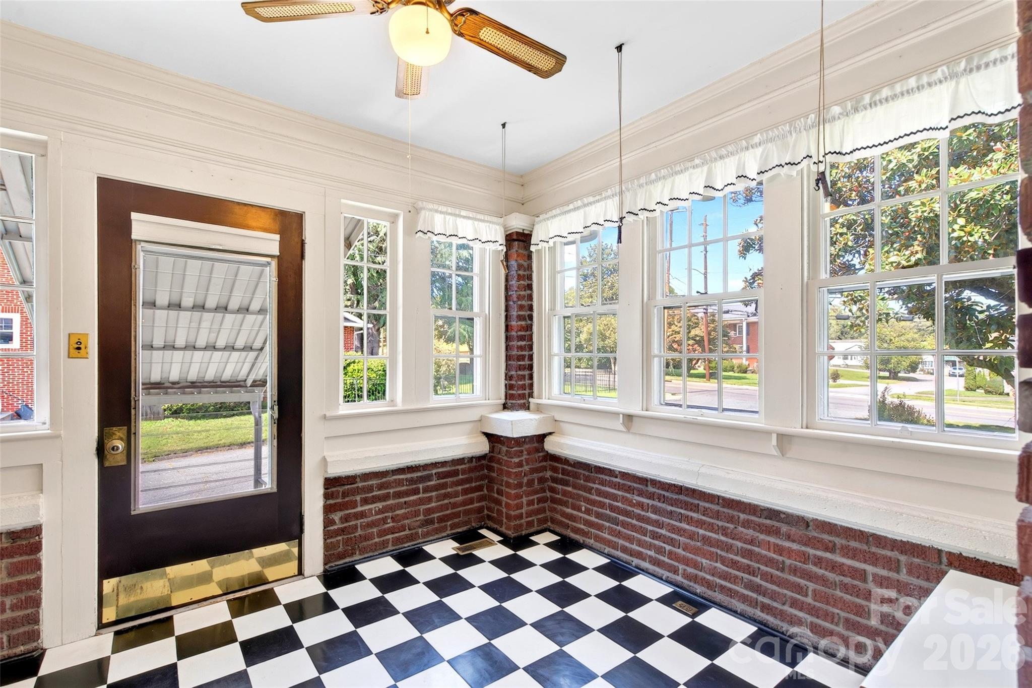 Sunroom/Foyer on the right side of the home. - 606 Rutherford Road, Marion