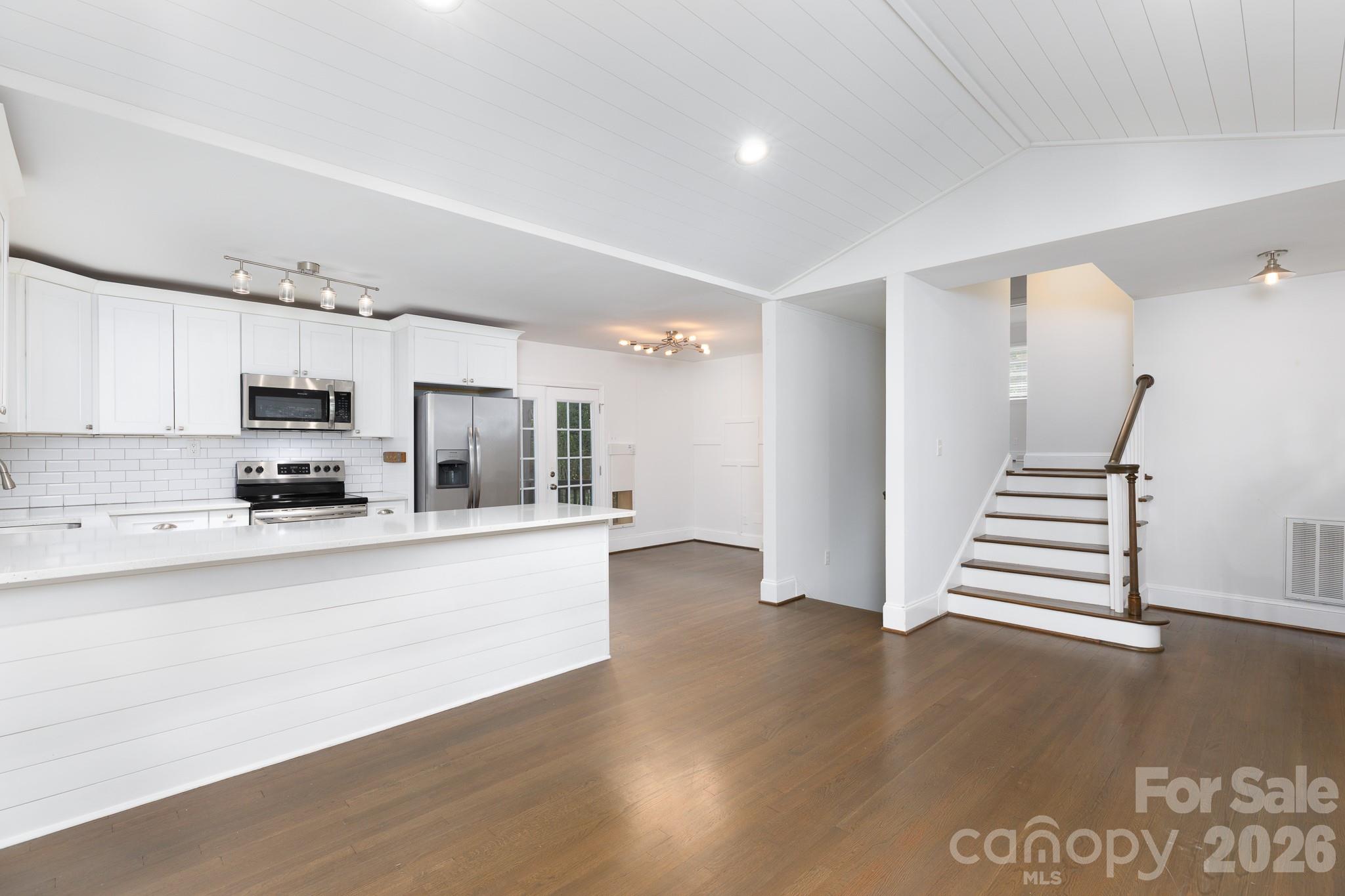 Single Family Residence at 5121 Kistler Avenue, Charlotte, photo 5 of 33