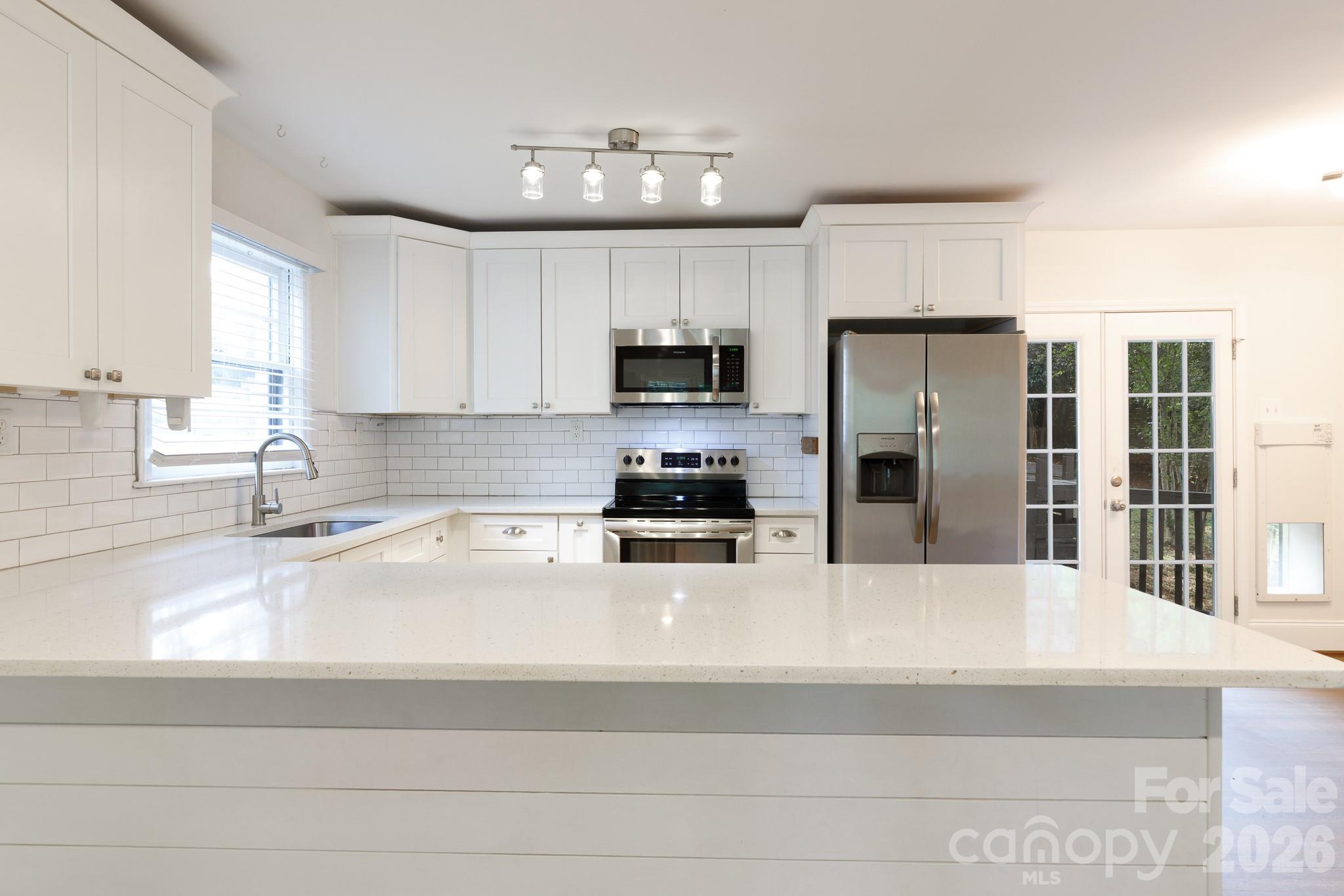 Single Family Residence at 5121 Kistler Avenue, Charlotte, photo 6 of 33