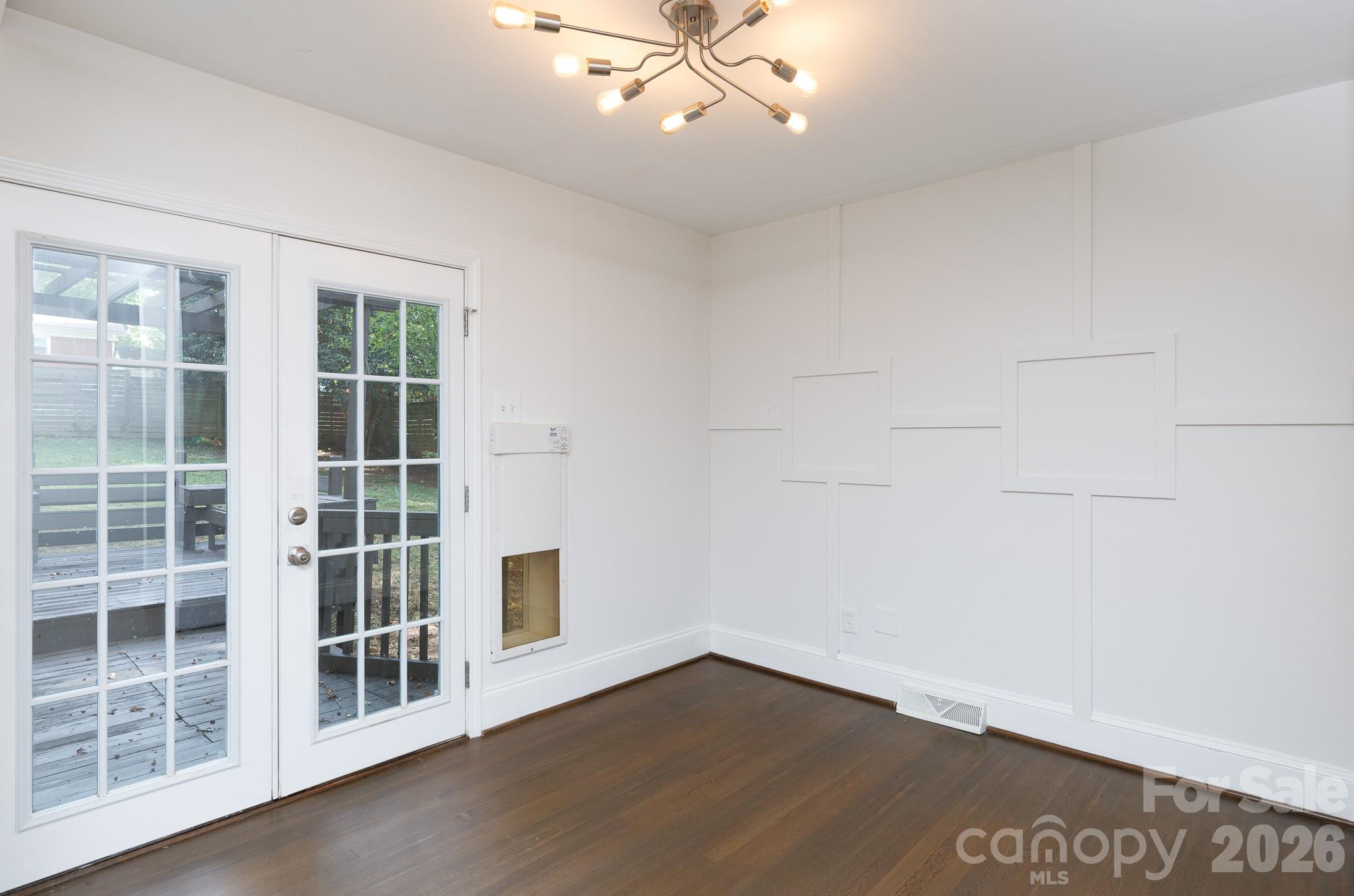 Single Family Residence at 5121 Kistler Avenue, Charlotte, photo 10 of 33