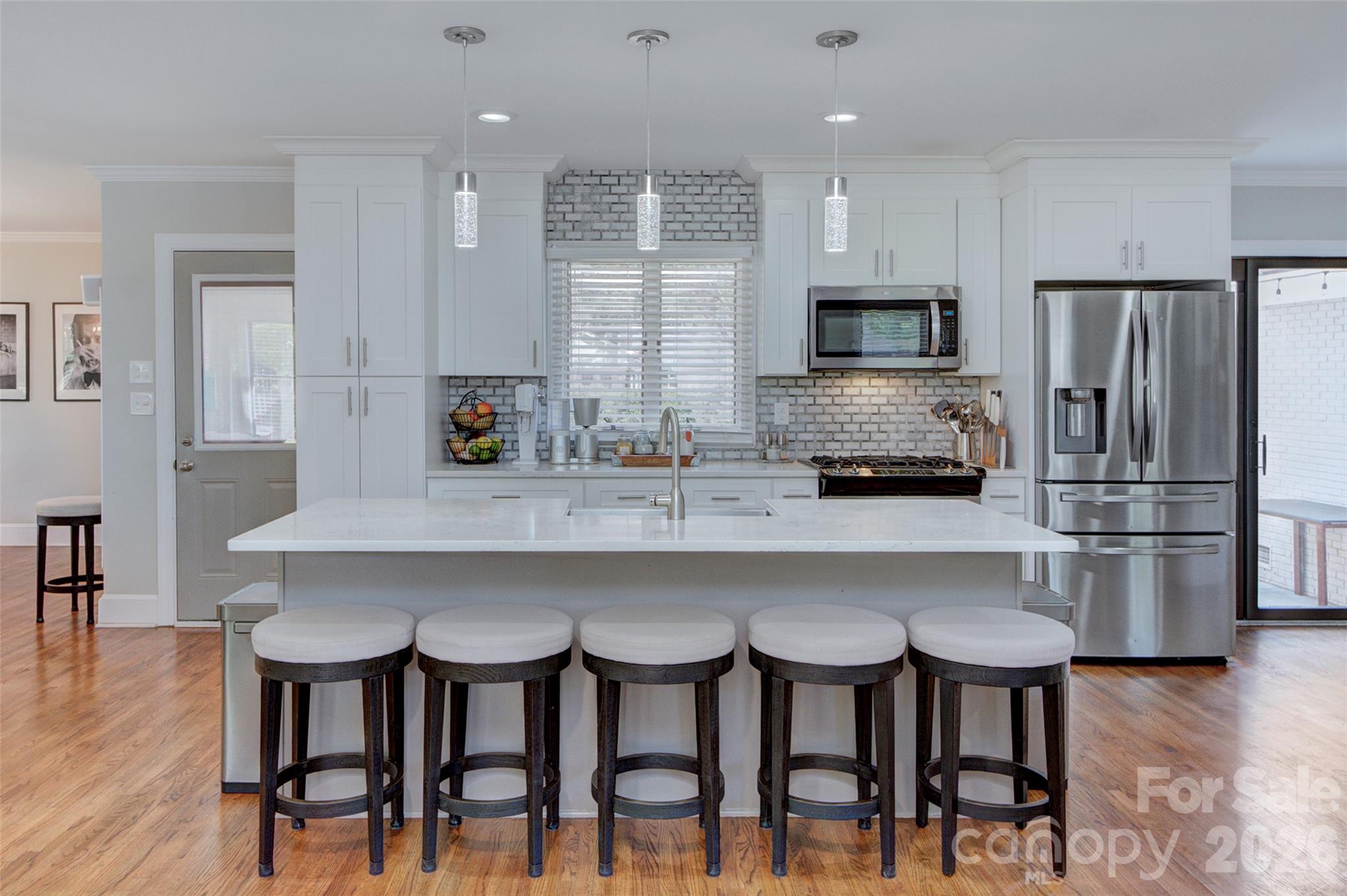 Single Family Residence at 1230 Redcoat Drive, Charlotte, photo 4 of 34