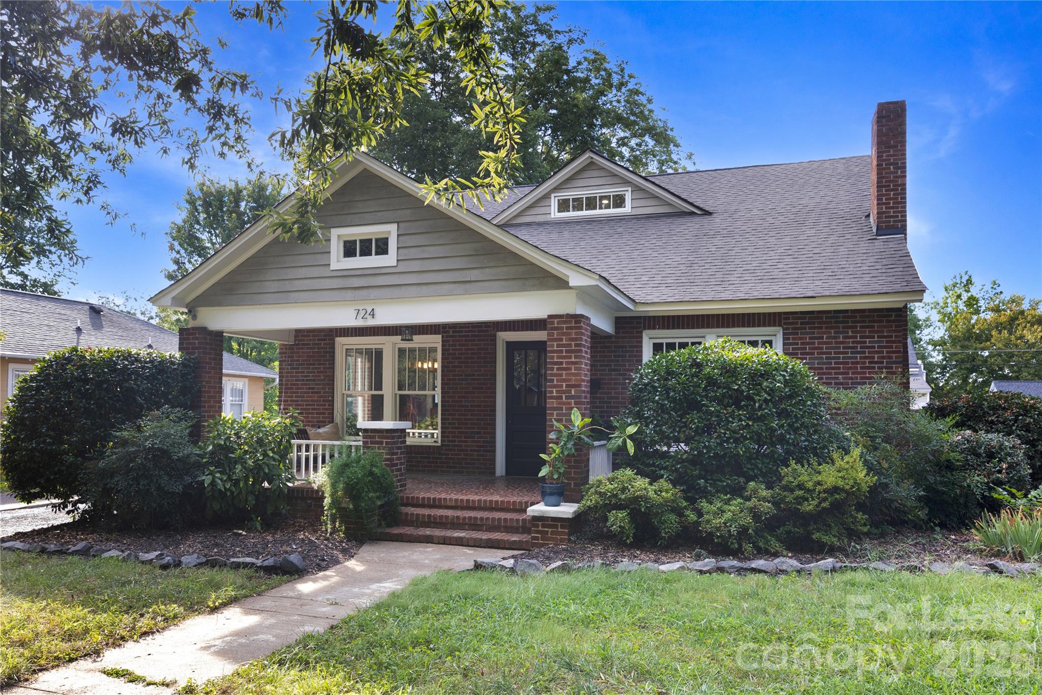 Single Family Residence at 724 Walnut Avenue, Charlotte, photo 2 of 47