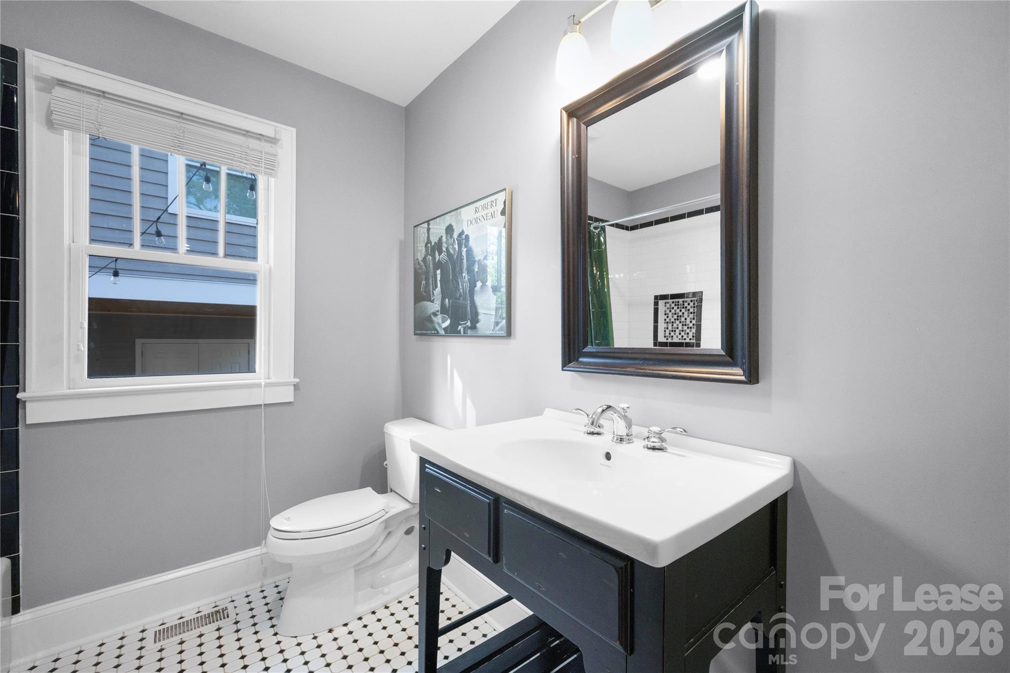 Single Family Residence at 724 Walnut Avenue, Charlotte, photo 17 of 47