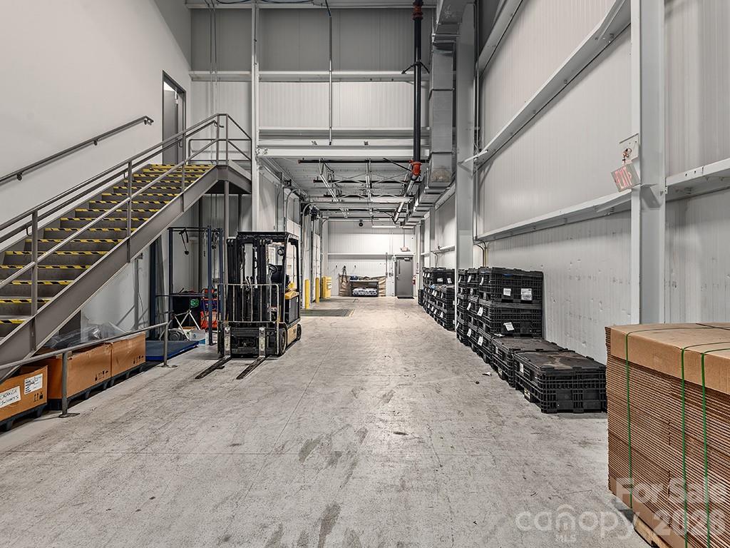 Warehouse - 140 Vista Boulevard, Arden