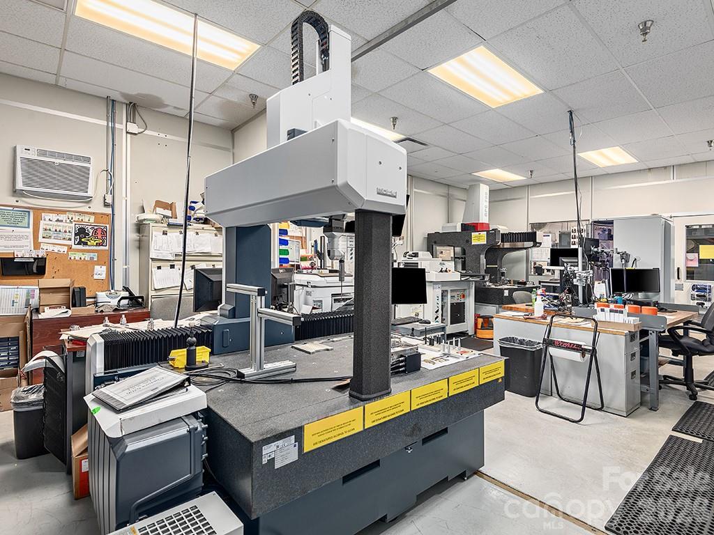 Manufacturing/Flex - 140 Vista Boulevard, Arden