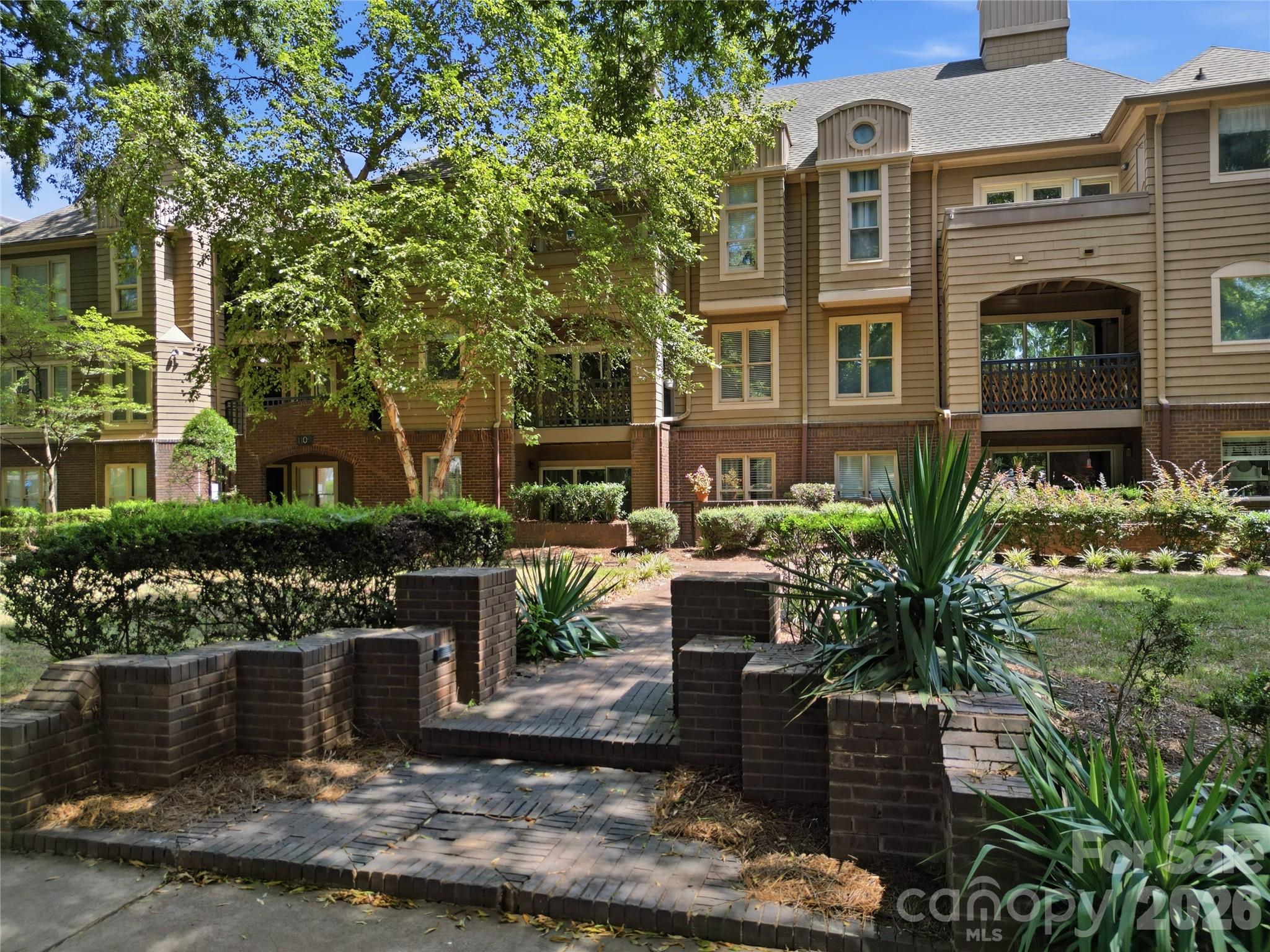 Condominium at 1109 E Morehead Street, Charlotte, photo 2 of 22