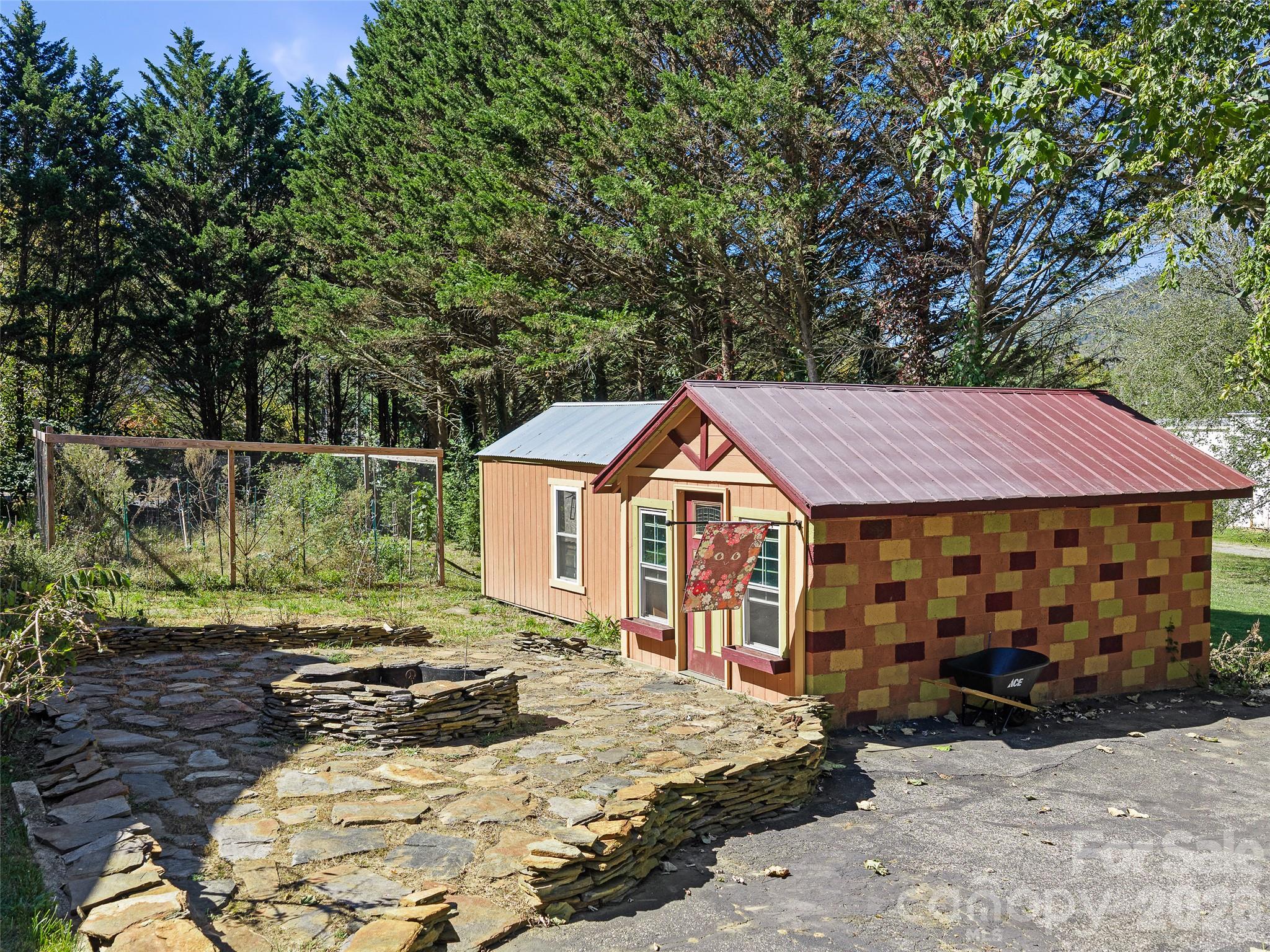 Single Family Residence at 178 Bakers Lane, Bakersville, photo 26 of 38
