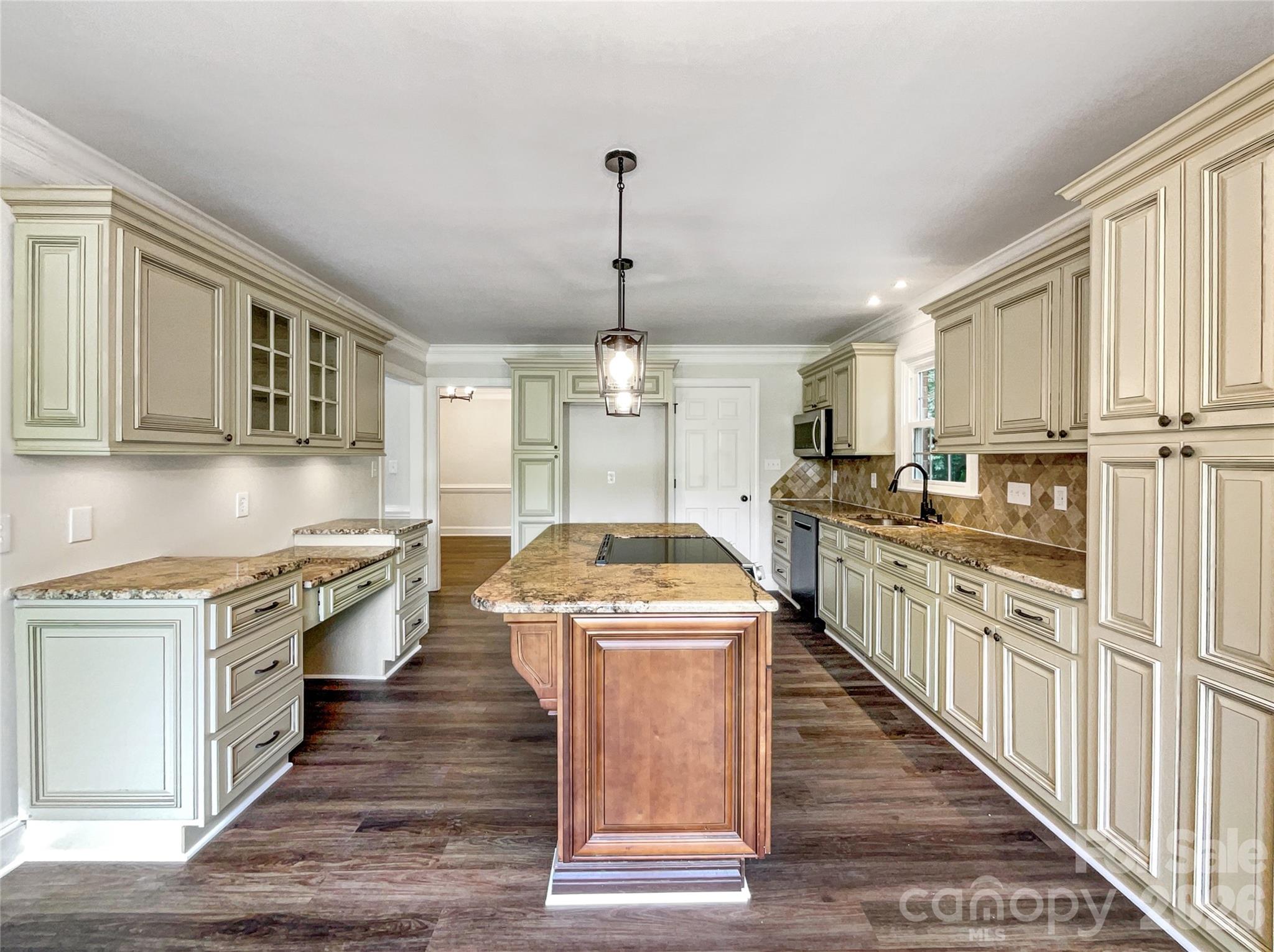 Single Family Residence at 8117 Shannon Woods Lane, Matthews, photo 9 of 26