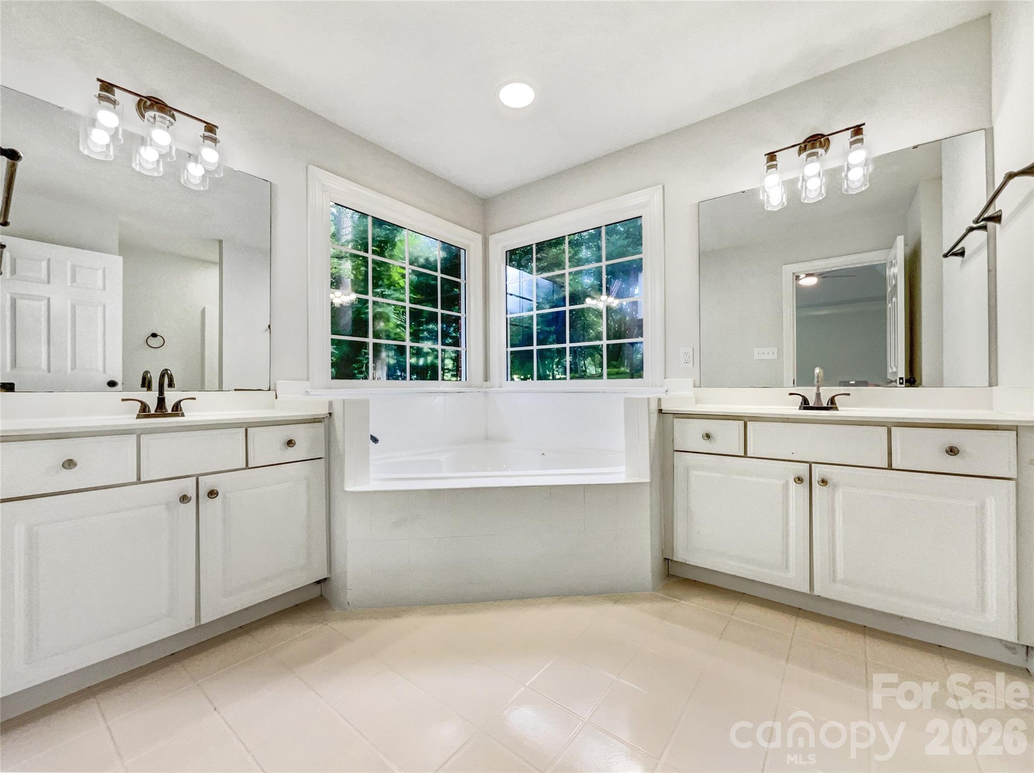 Single Family Residence at 8117 Shannon Woods Lane, Matthews, photo 10 of 26