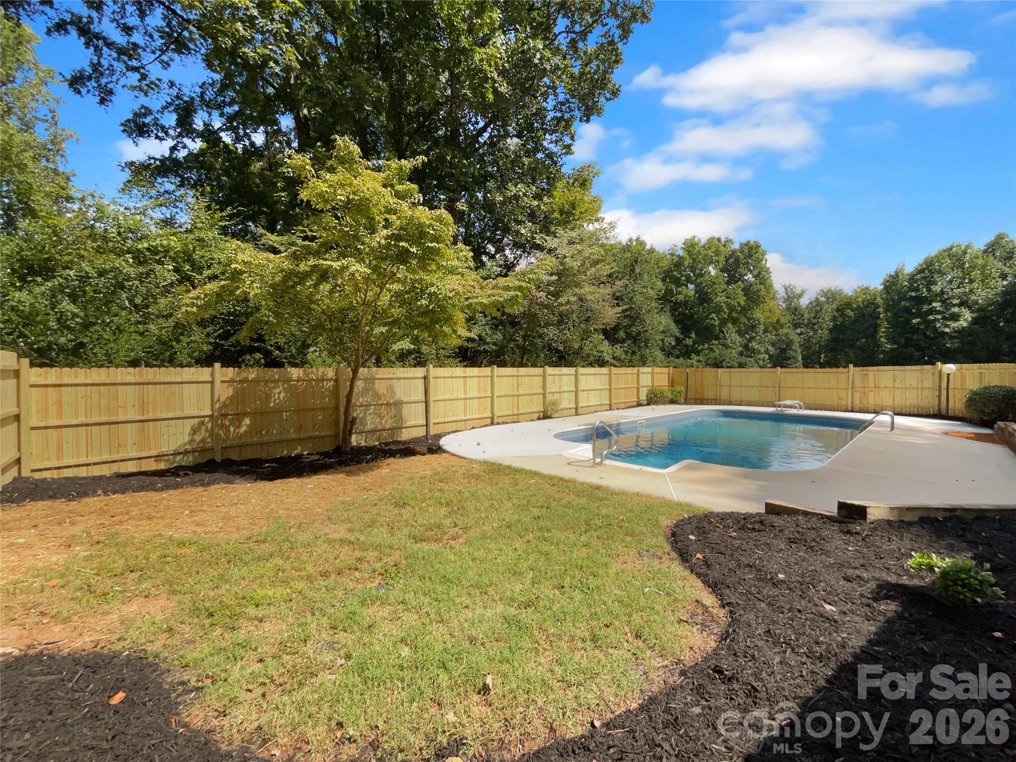 Single Family Residence at 8117 Shannon Woods Lane, Matthews, photo 22 of 26