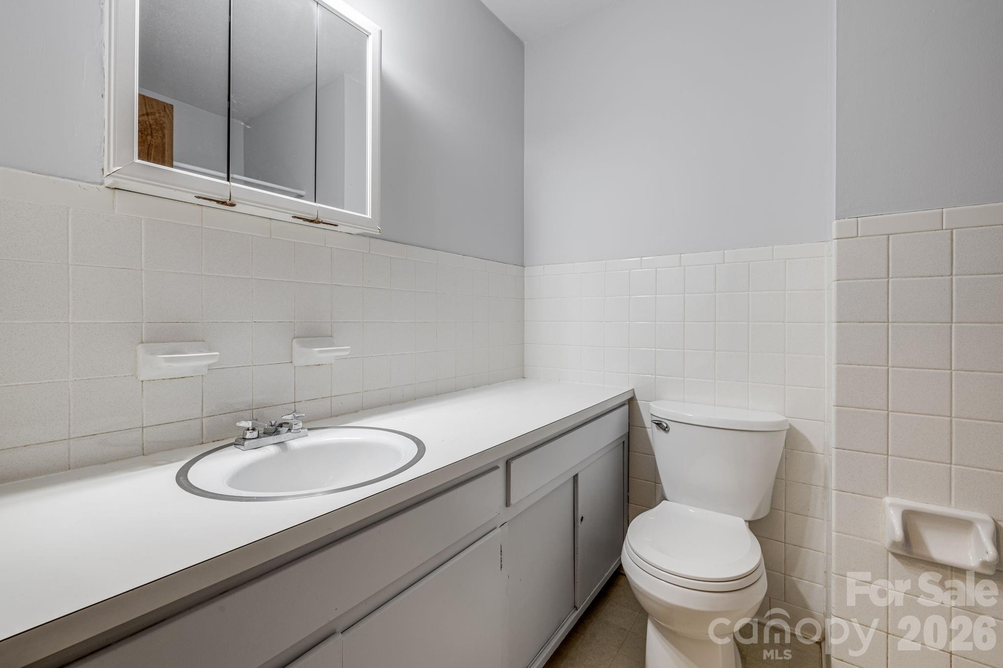 full bath - 25 Hickory Tree Road, Asheville