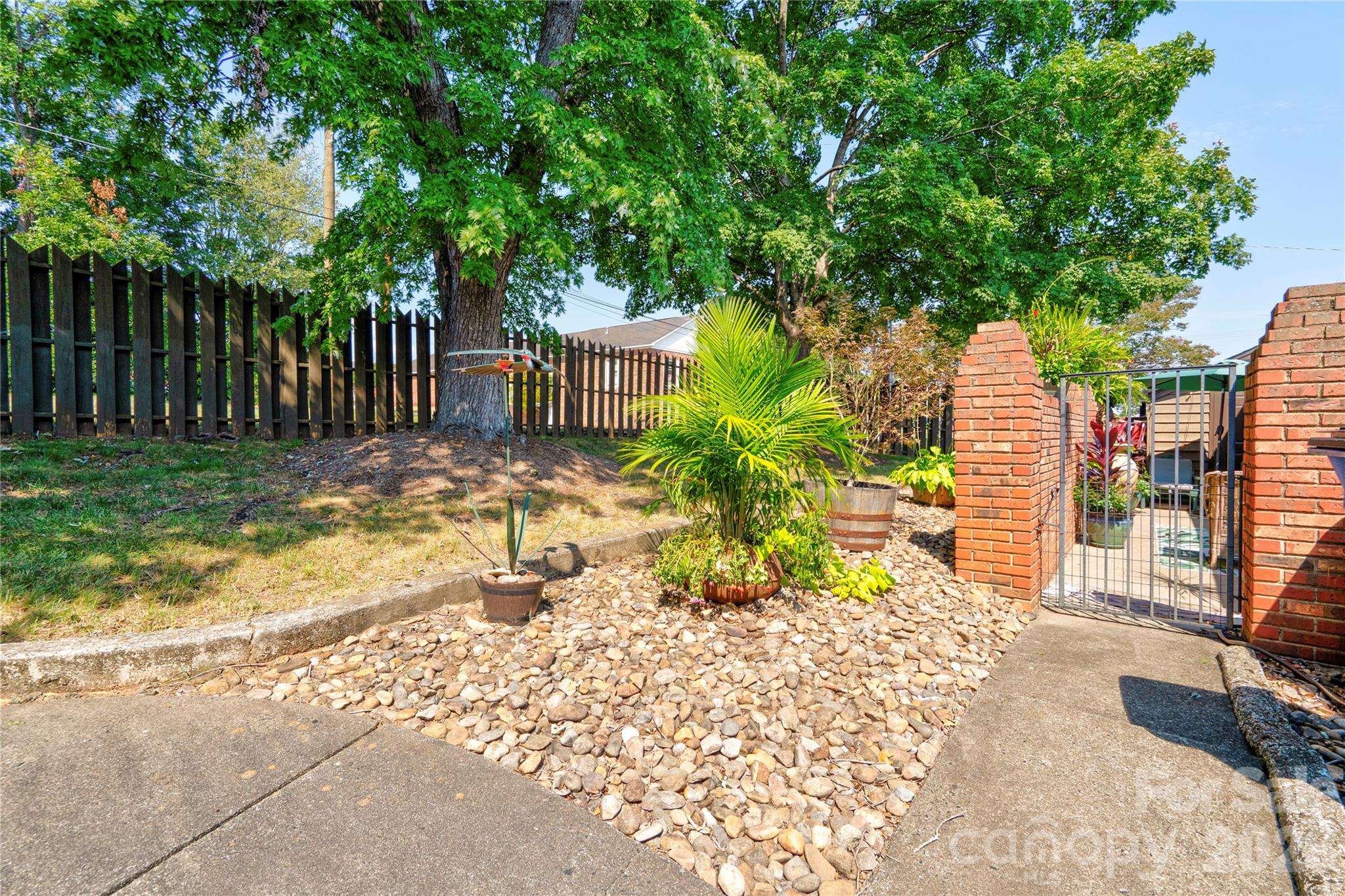 Enjoy the back yard that the HOA maintains. - 301 Pinkney Street, Shelby