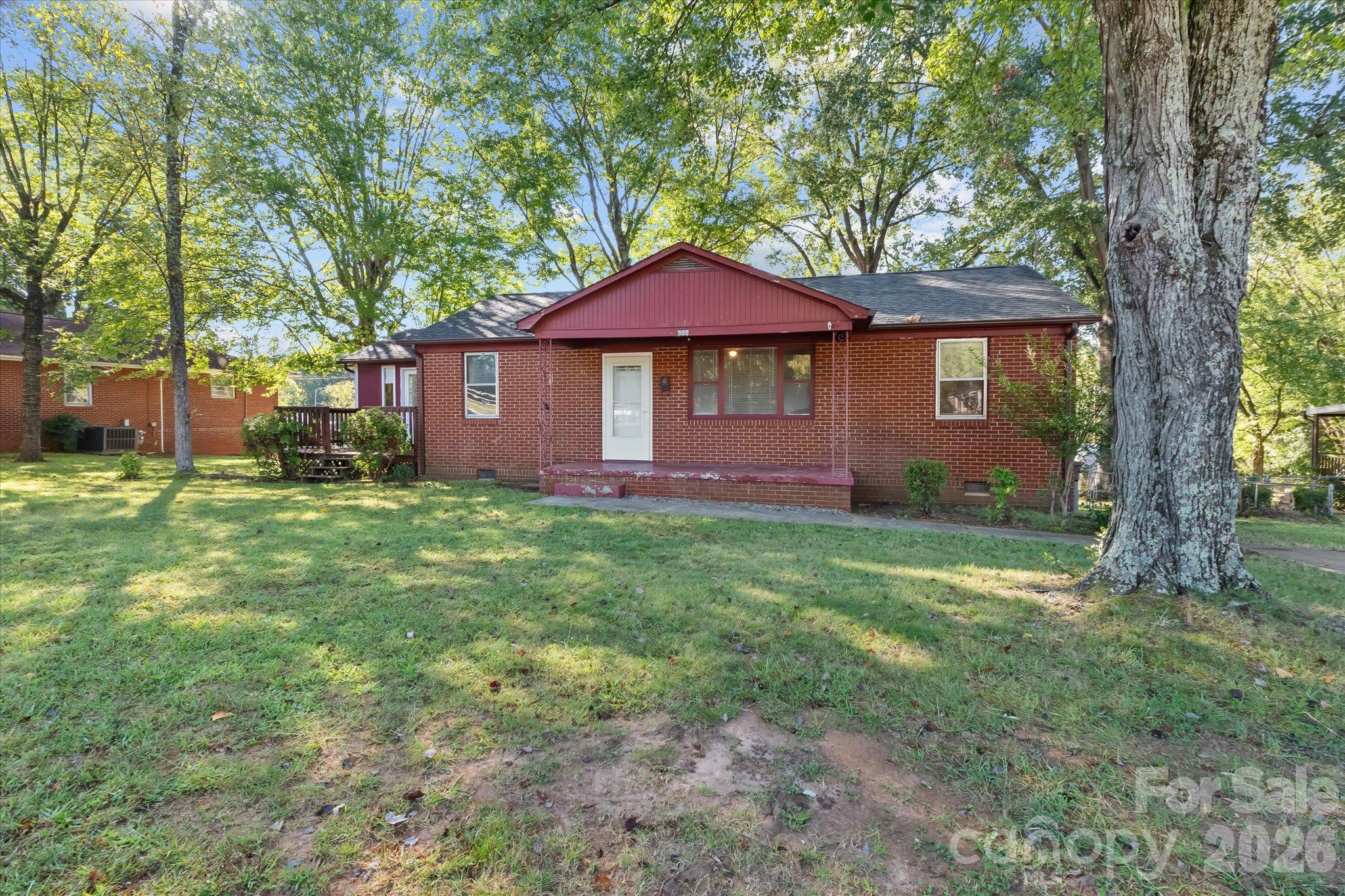 Single Family Residence at 322 Hartness Road, Statesville, photo 2 of 31