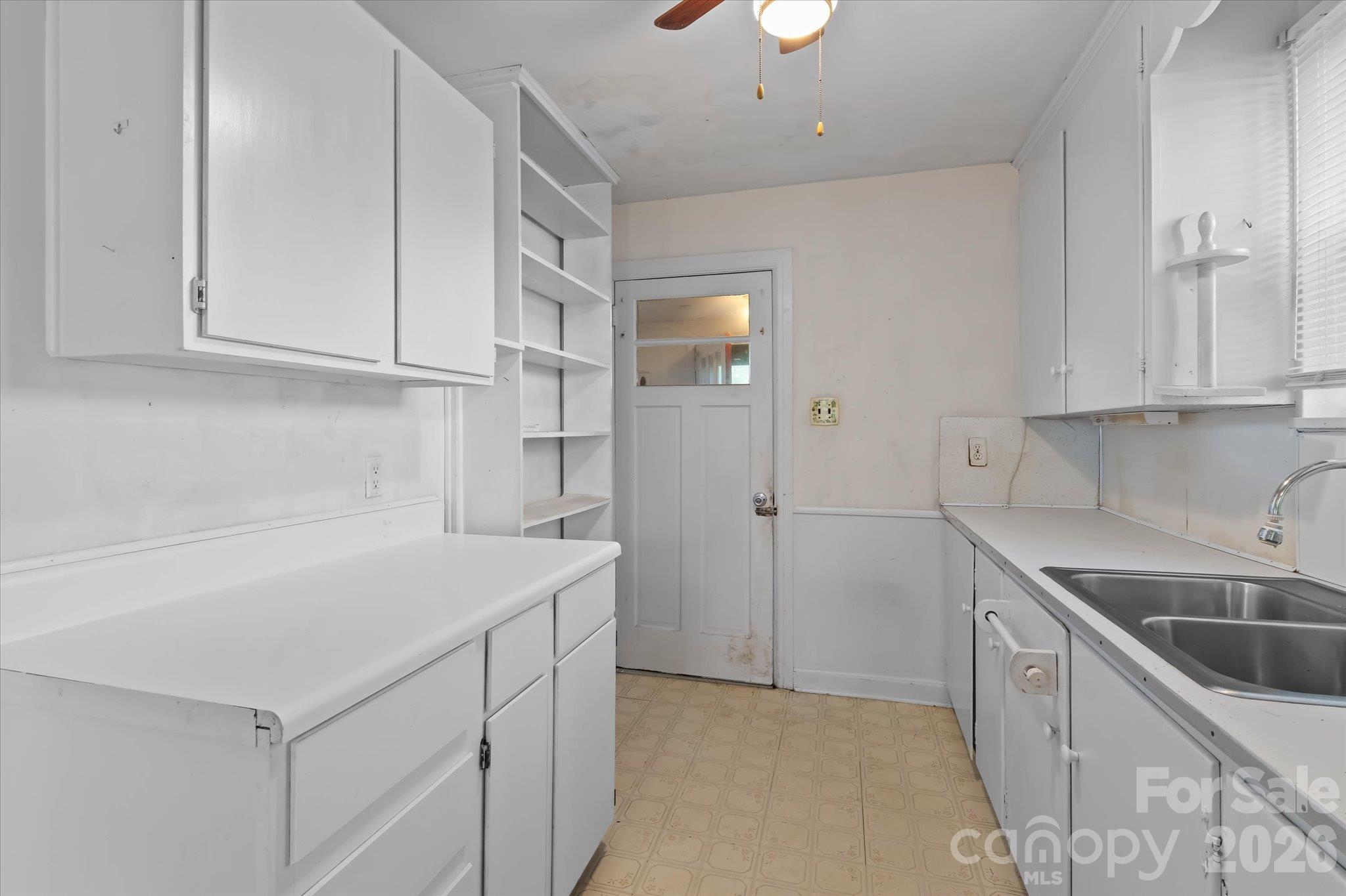 Single Family Residence at 322 Hartness Road, Statesville, photo 11 of 31
