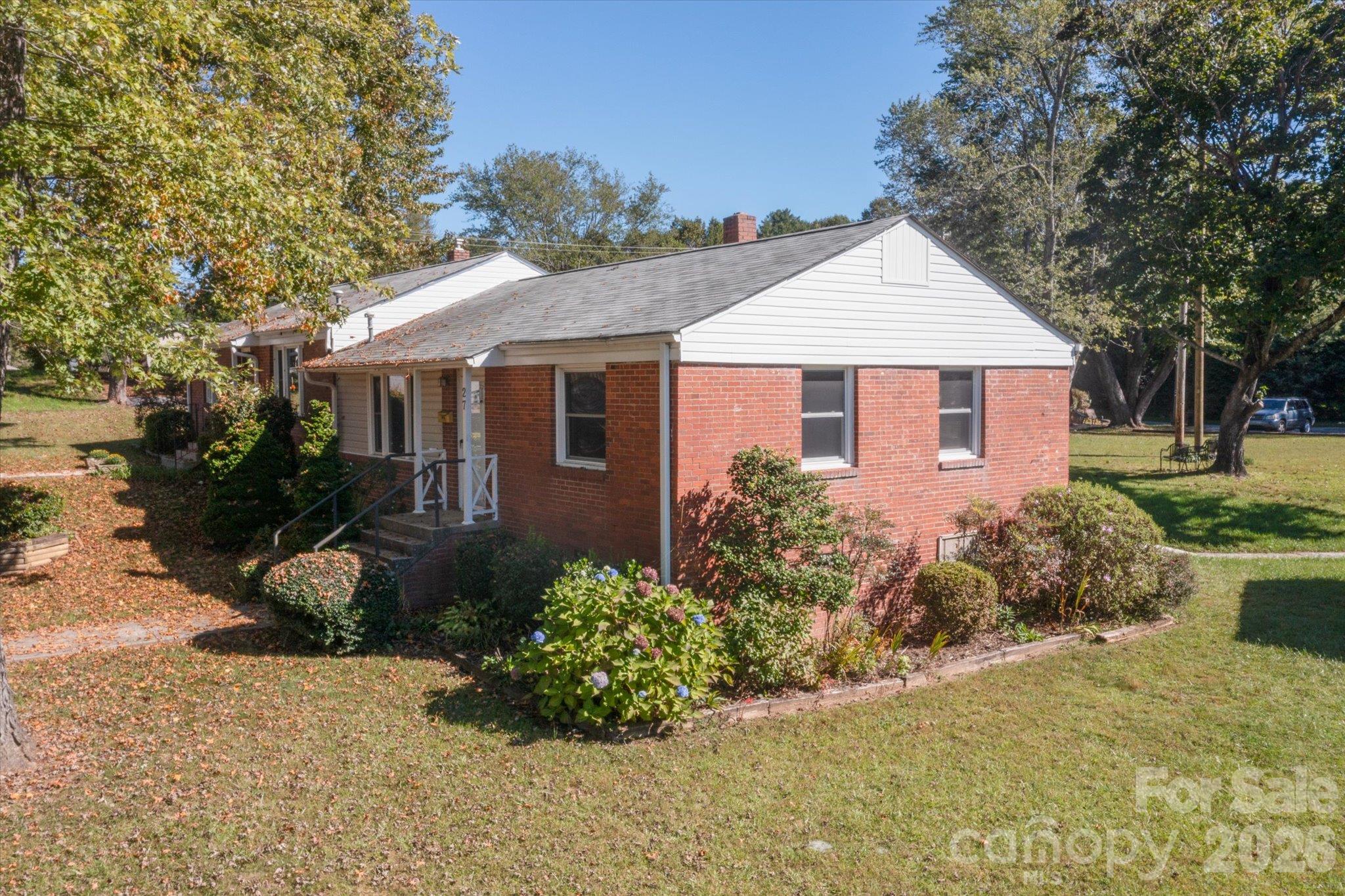Condominium at 27 Trowbridge Lane, Brevard, photo 2 of 28