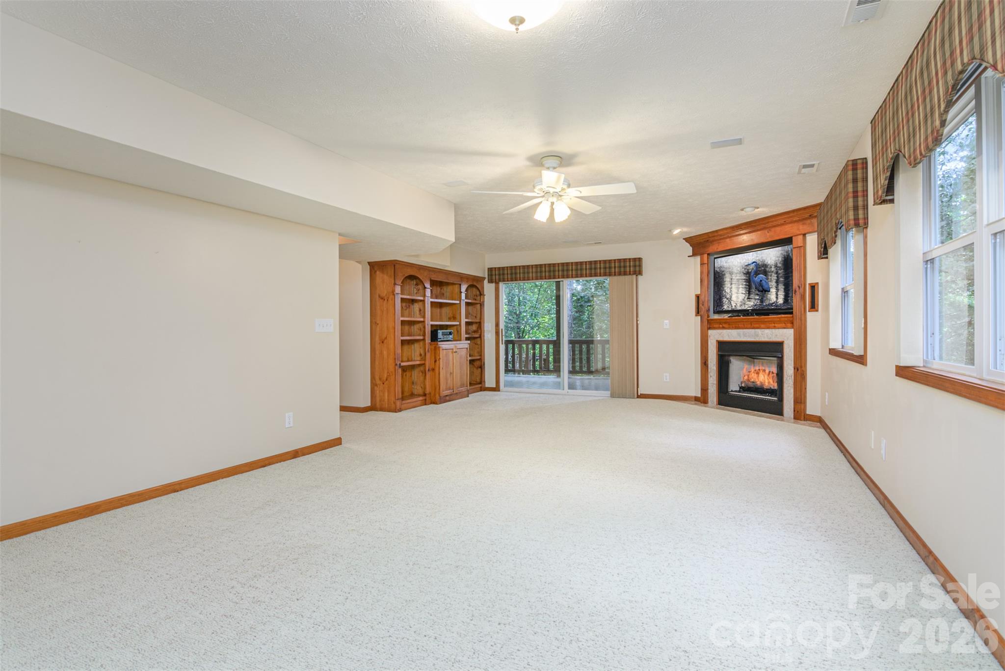 Single Family Residence at 299 Carriage Summitt Way, Hendersonville, photo 28 of 48