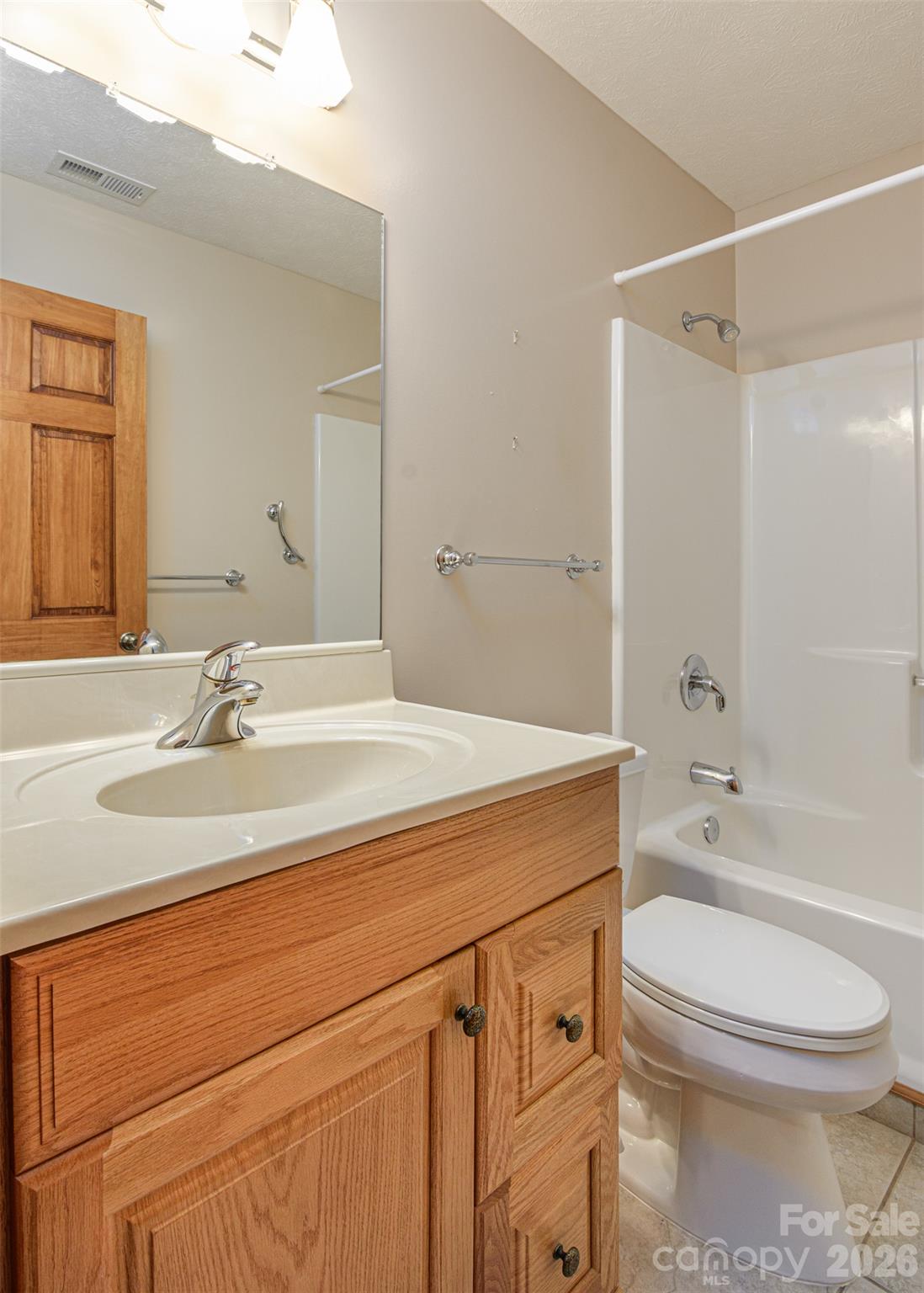 Lower Bath 2 - 299 Carriage Summitt Way, Hendersonville