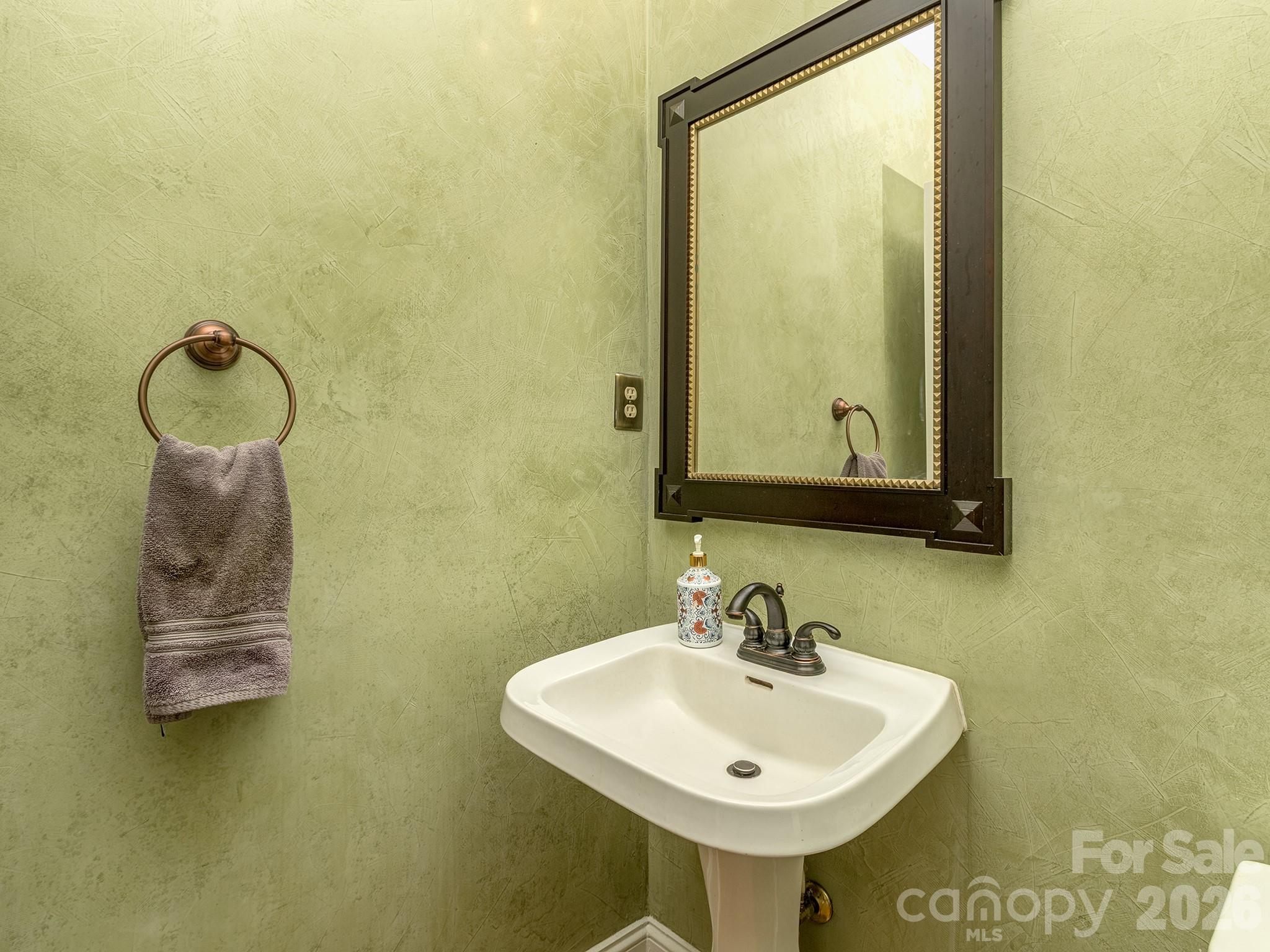 Single Family Residence at 5410 Flowering Dogwood Lane, Charlotte, photo 15 of 33