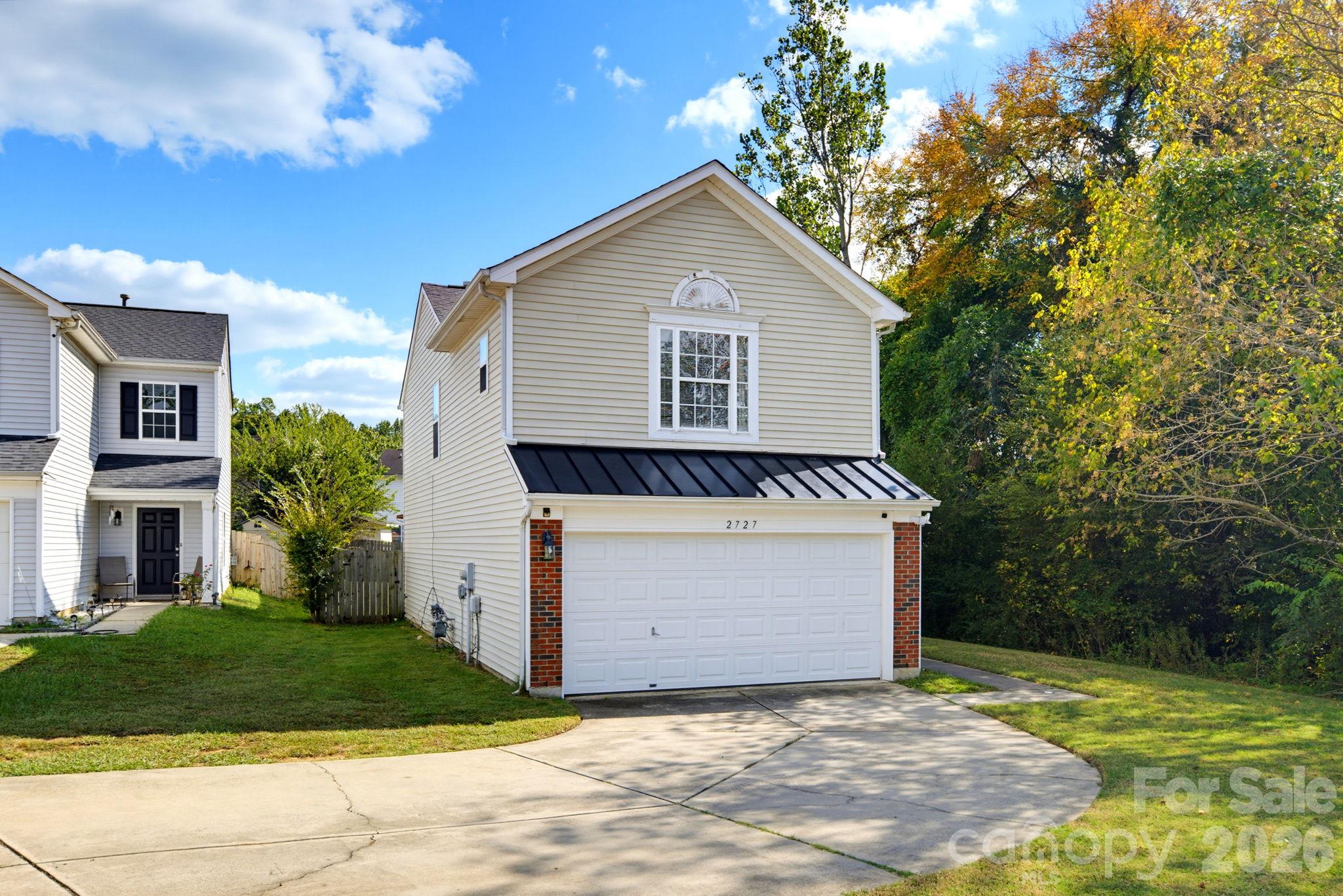 Single Family Residence at 2727 North Valley Court, Charlotte, photo 2 of 38