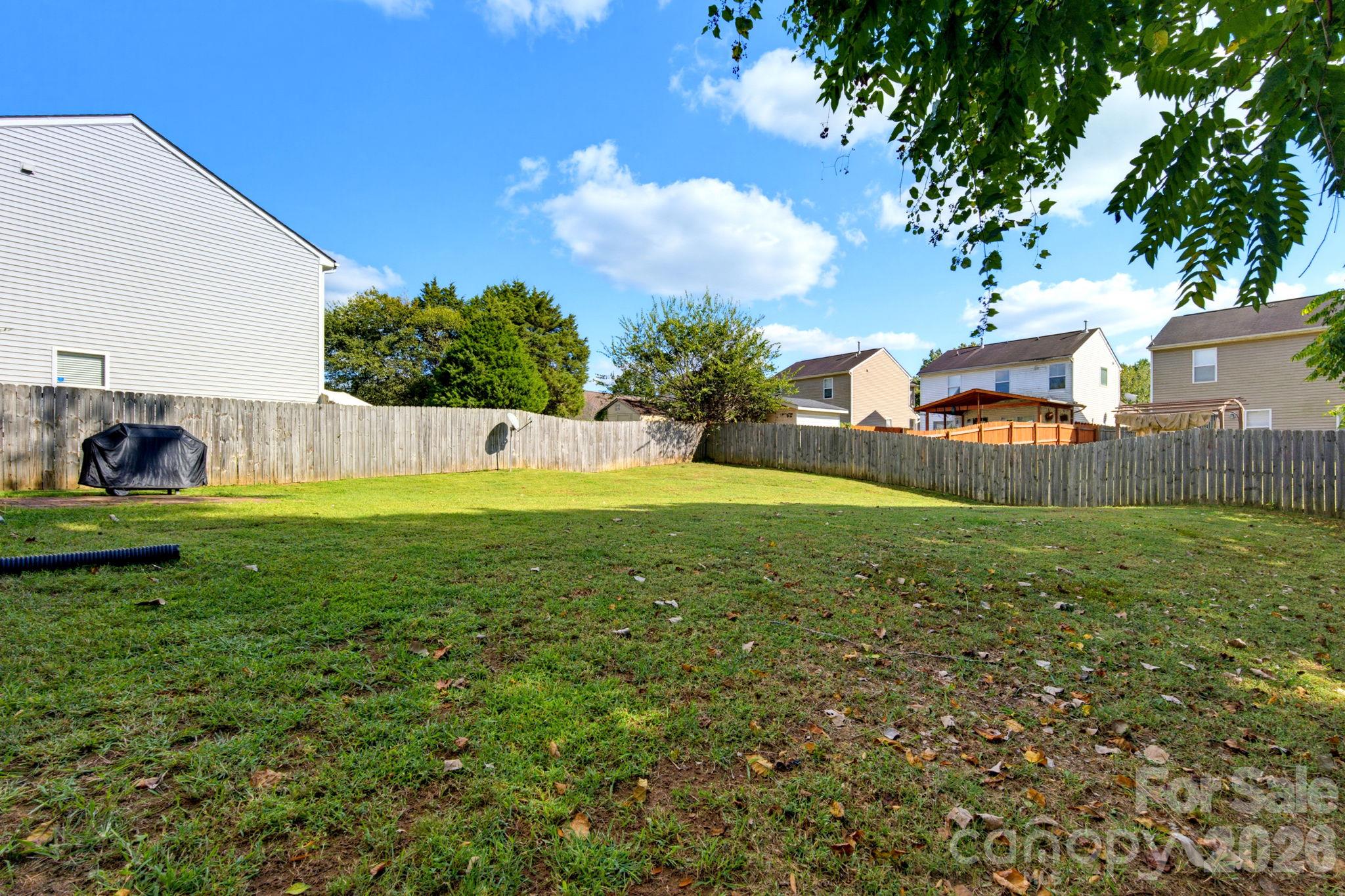 Single Family Residence at 2727 North Valley Court, Charlotte, photo 4 of 38