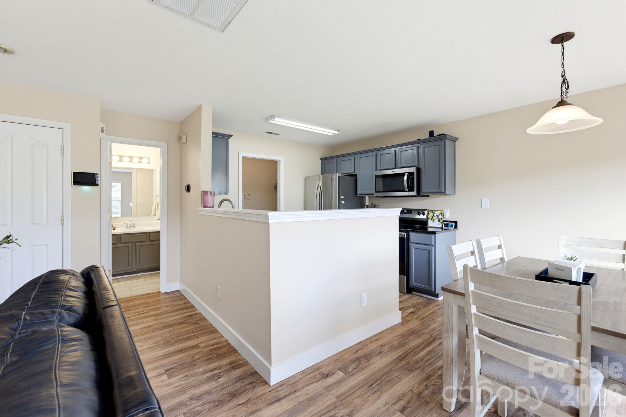 Single Family Residence at 2727 North Valley Court, Charlotte, photo 18 of 38