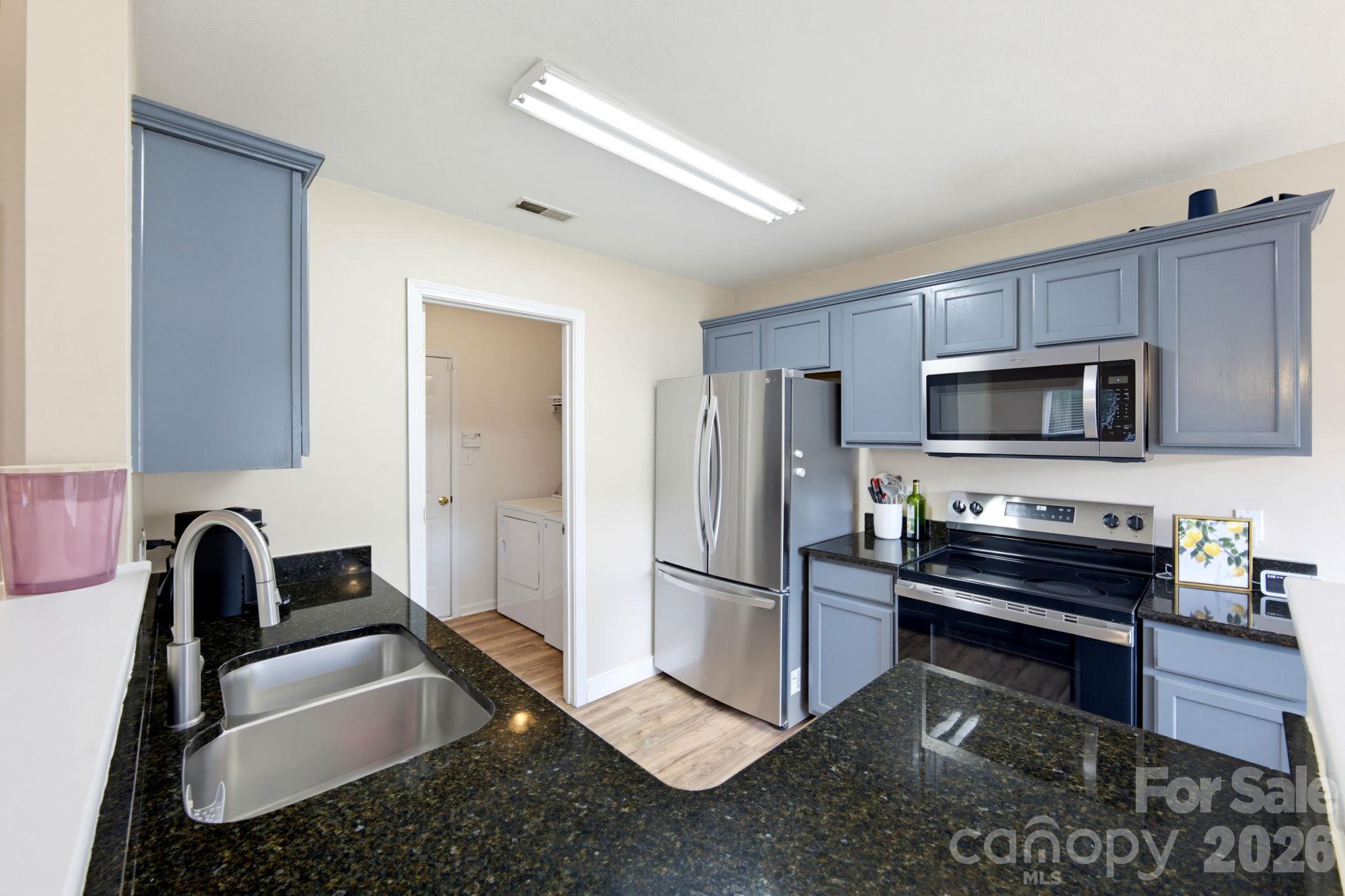 Single Family Residence at 2727 North Valley Court, Charlotte, photo 21 of 38