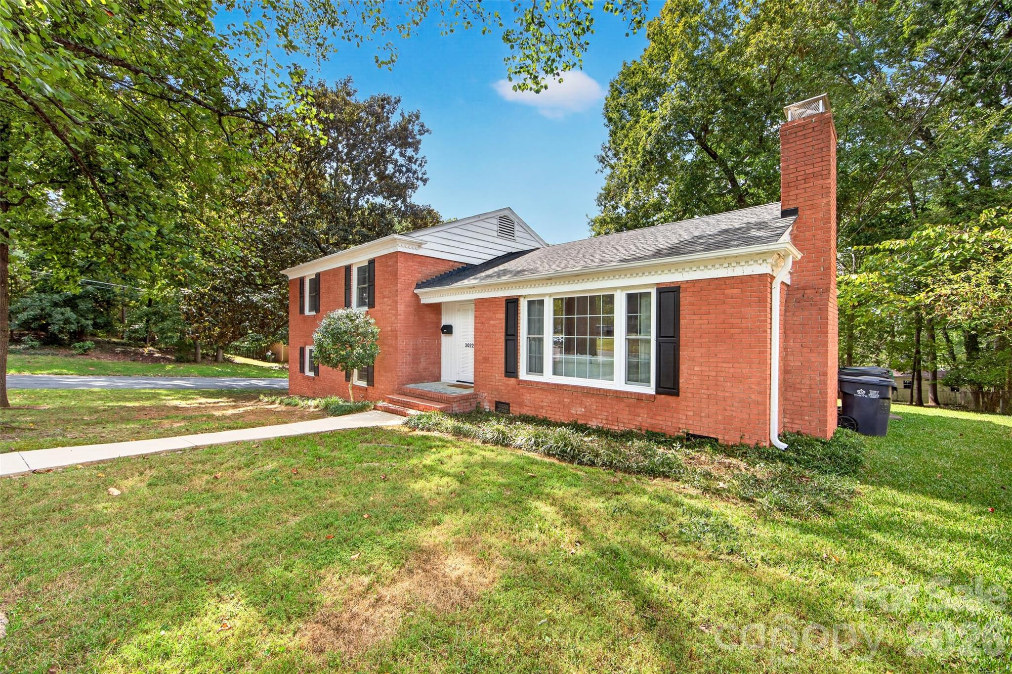 Single Family Residence at 3022 Finley Place, Charlotte, photo 3 of 45
