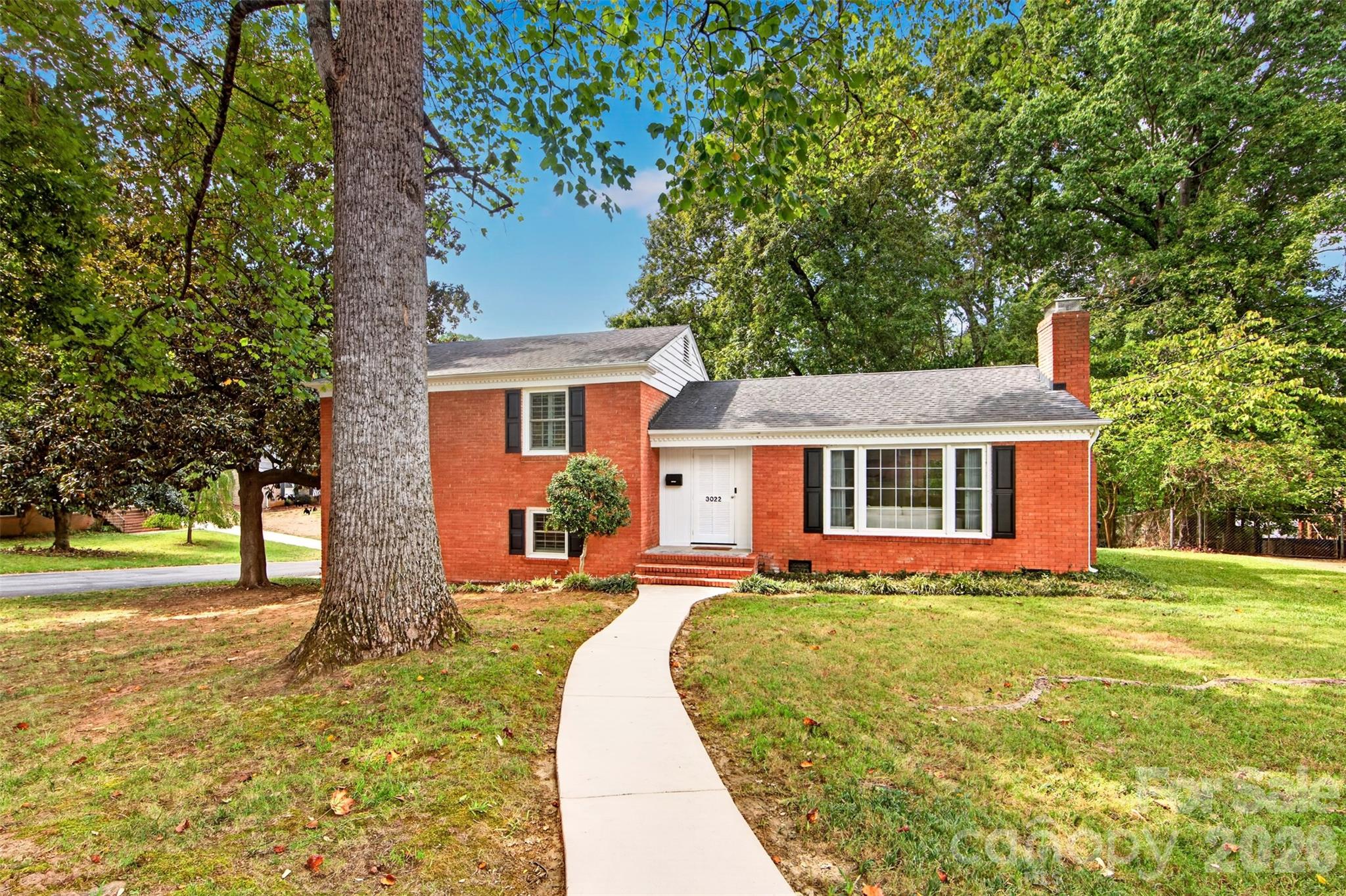 Single Family Residence at 3022 Finley Place, Charlotte, photo 5 of 45