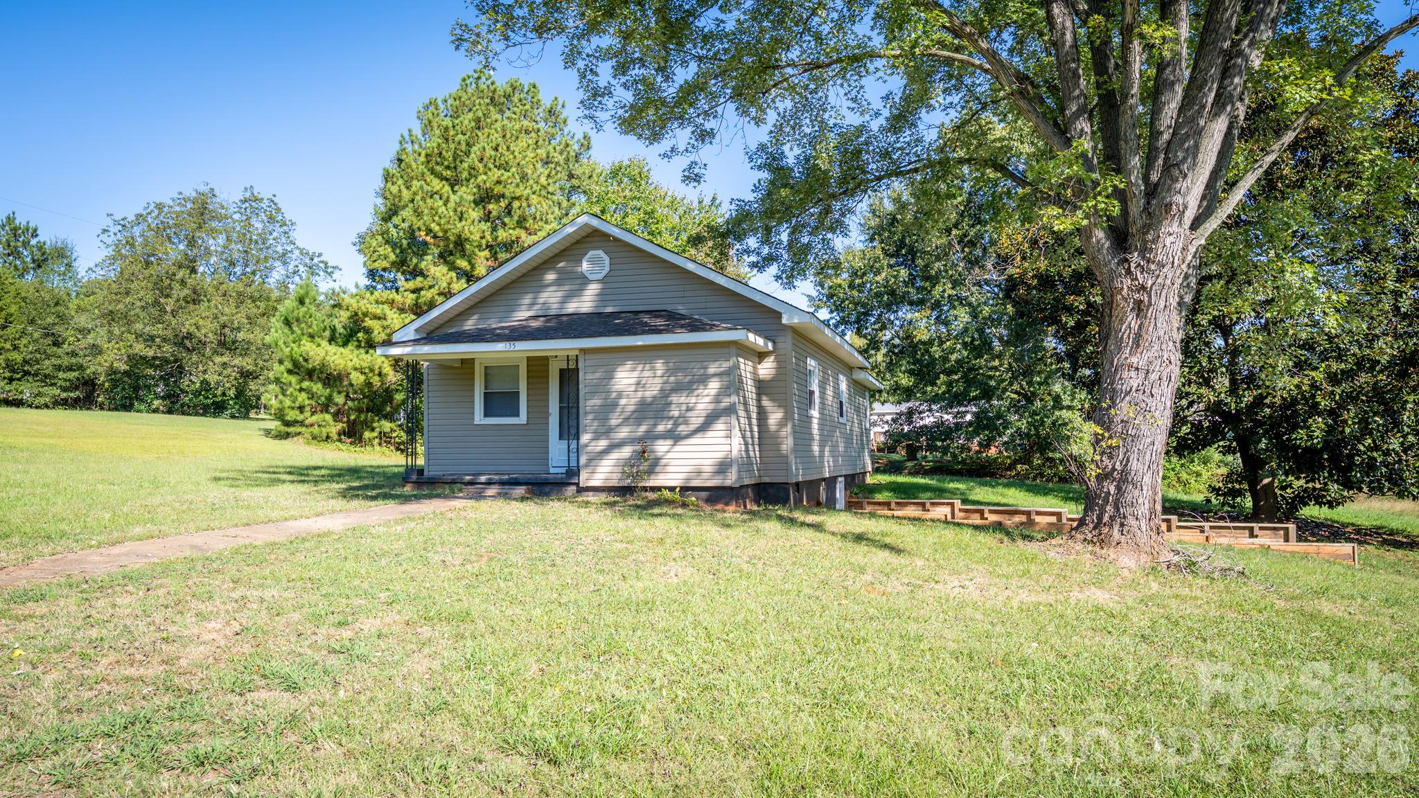 Single Family Residence at 135 Vinson Road, Statesville, photo 4 of 32