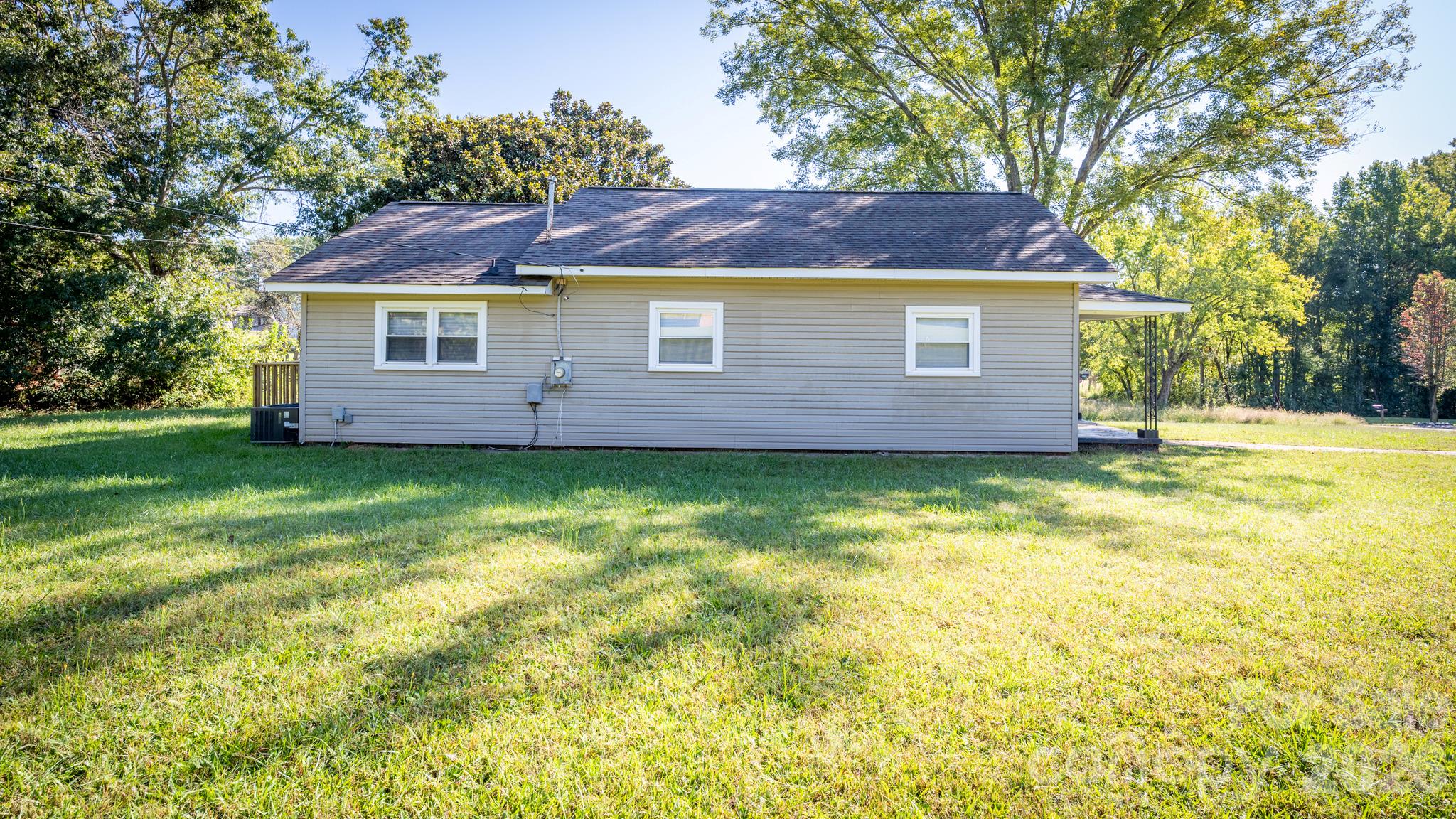 Single Family Residence at 135 Vinson Road, Statesville, photo 26 of 32