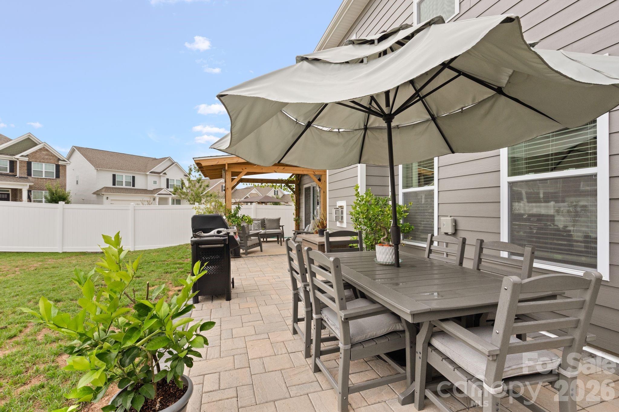 Single Family Residence at 30 Silverthorne Court, Hendersonville, photo 5 of 48