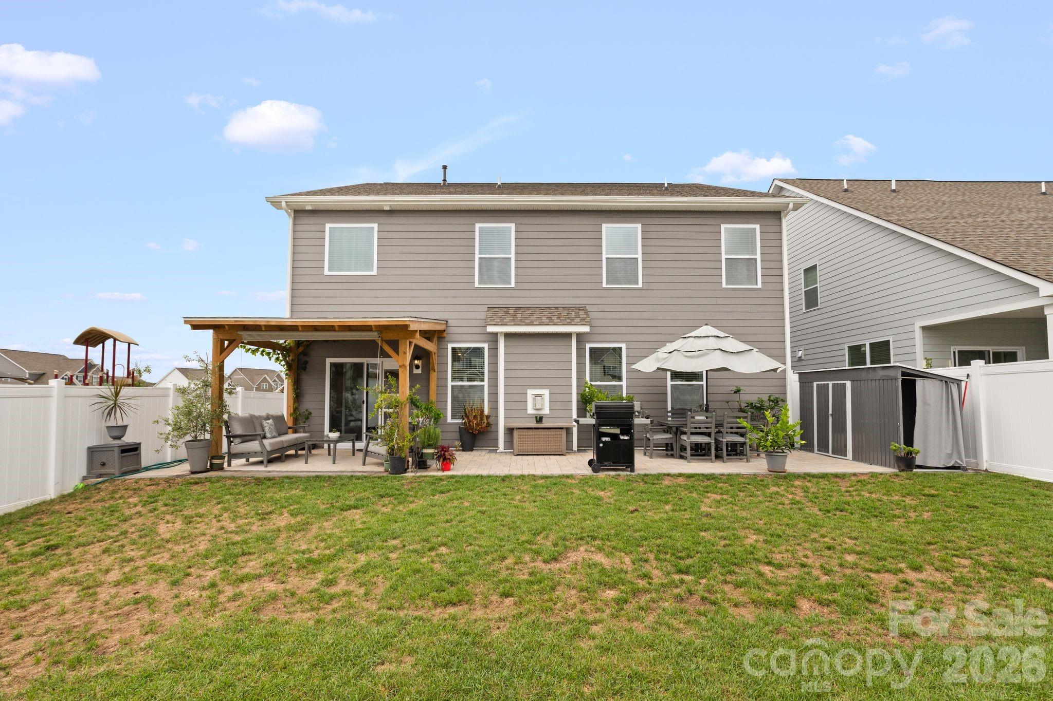 Single Family Residence at 30 Silverthorne Court, Hendersonville, photo 6 of 48