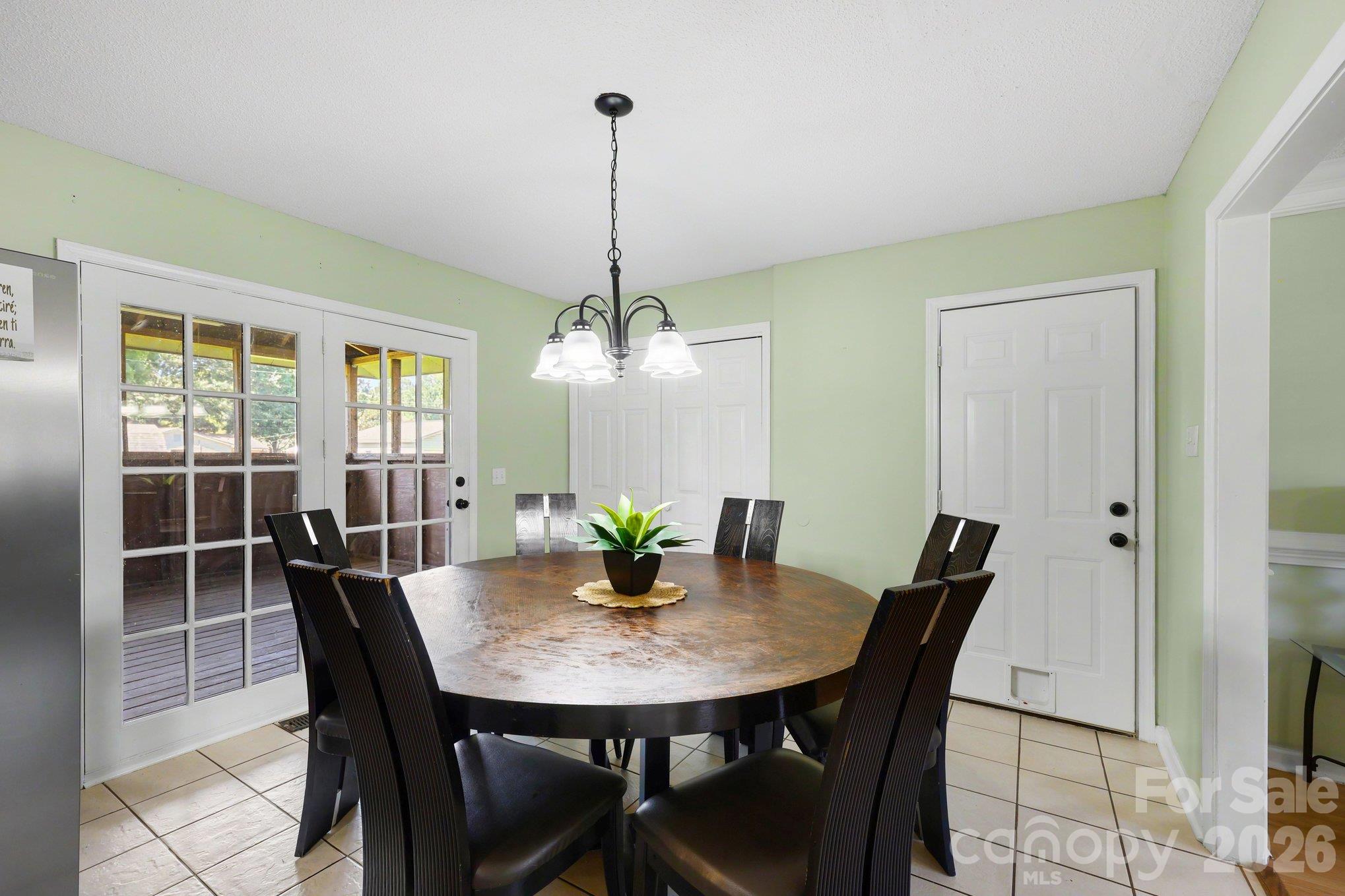 Single Family Residence at 160 E Chamblee Drive, Salisbury, photo 8 of 28