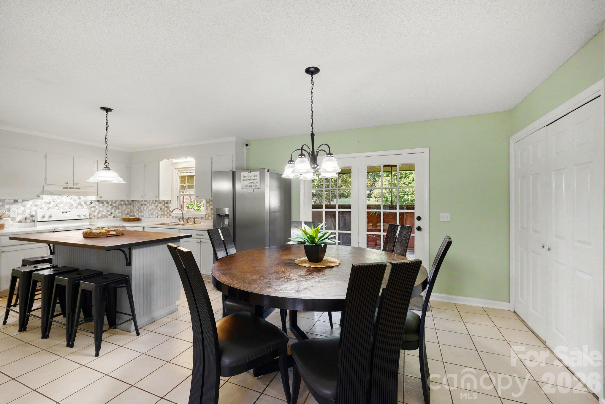 Single Family Residence at 160 E Chamblee Drive, Salisbury, photo 9 of 28