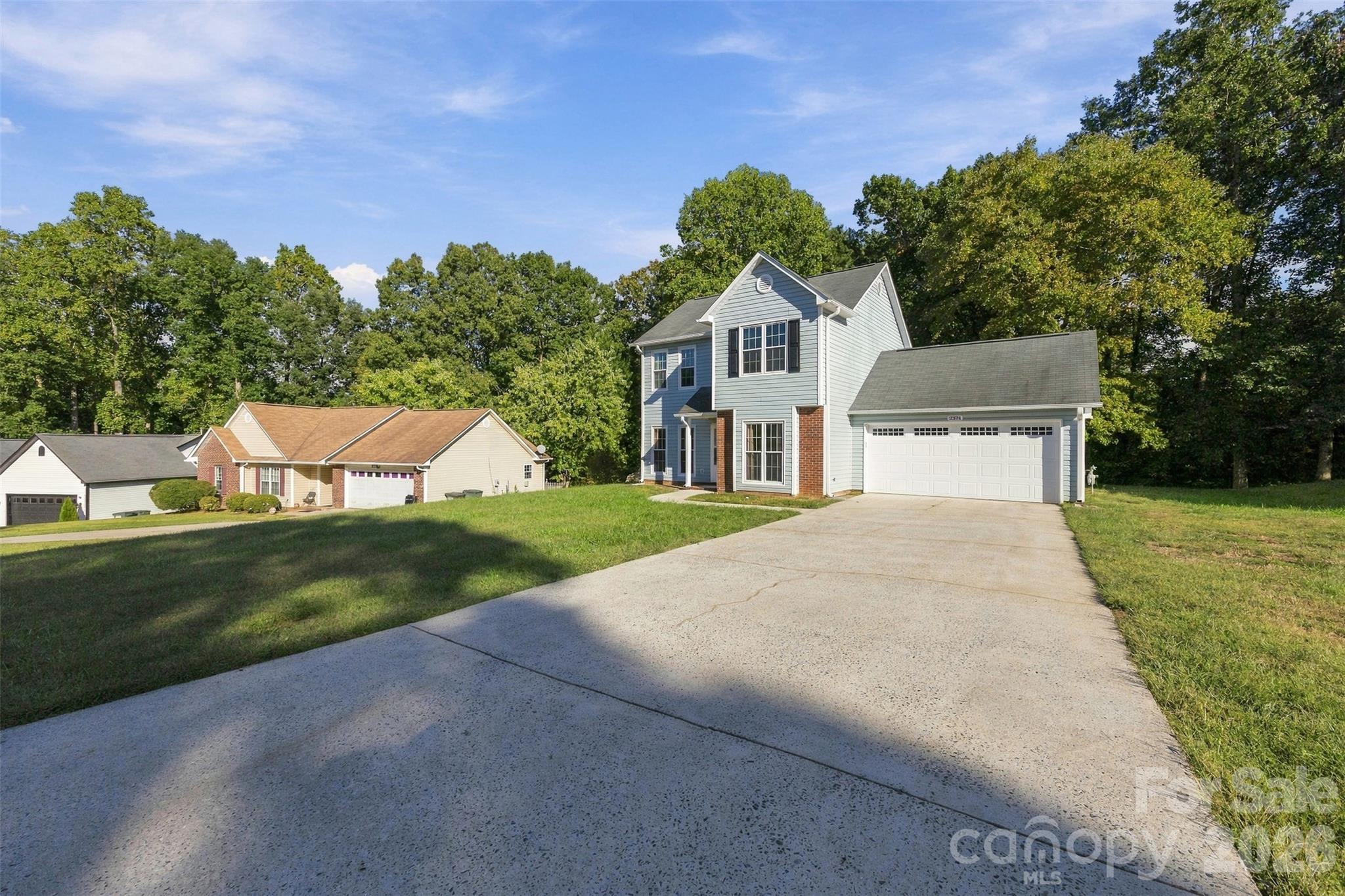 Single Family Residence at 2374 Eagle Glen Court, Gastonia, photo 3 of 42
