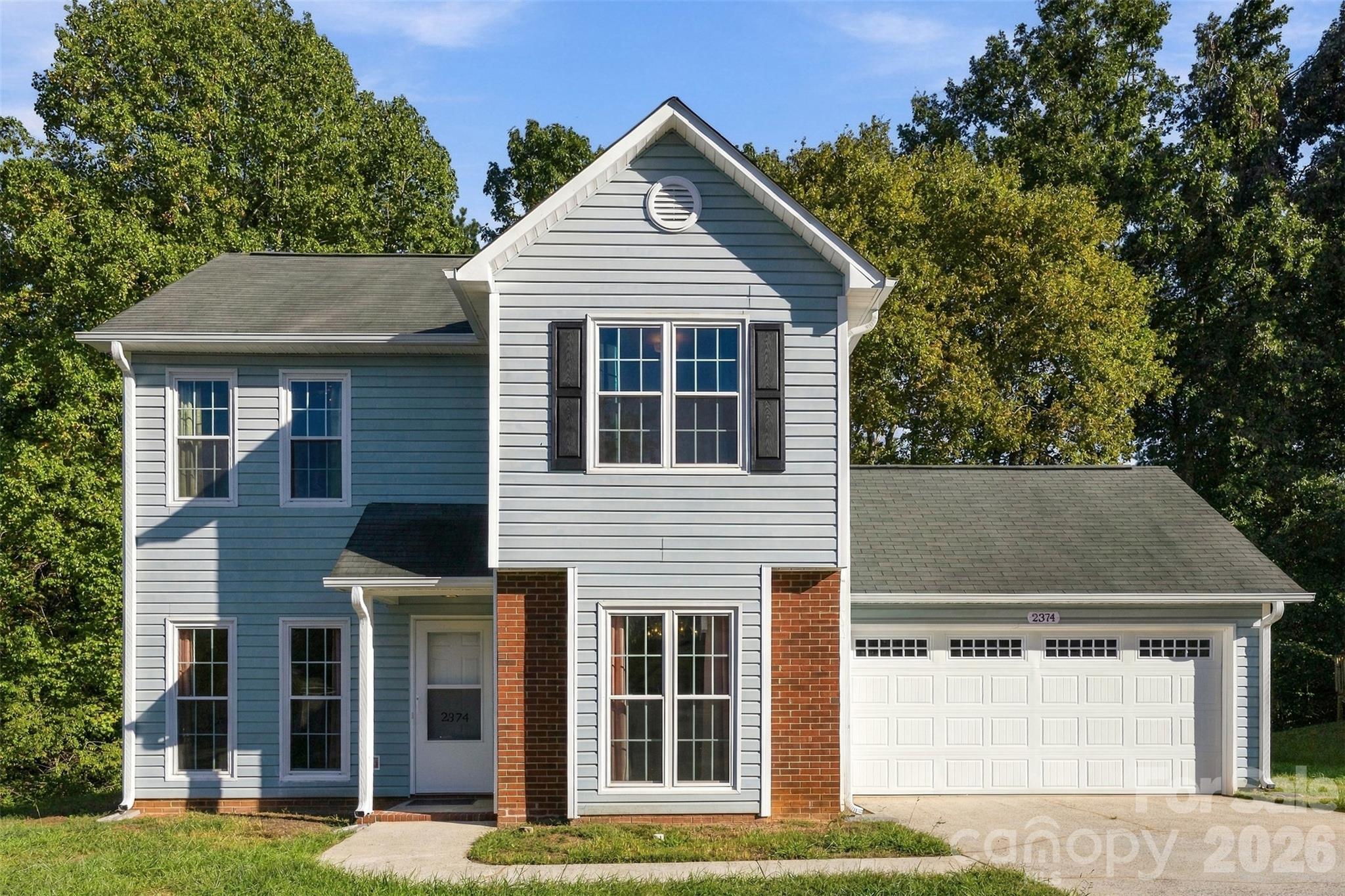 Single Family Residence at 2374 Eagle Glen Court, Gastonia, photo 4 of 42