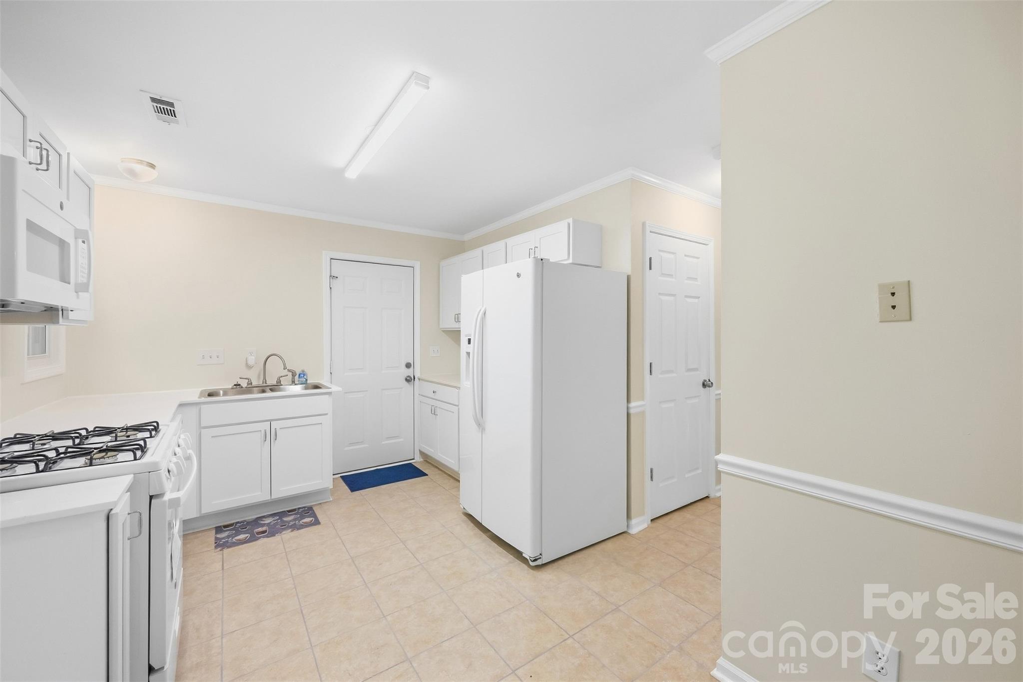 Single Family Residence at 2374 Eagle Glen Court, Gastonia, photo 11 of 42