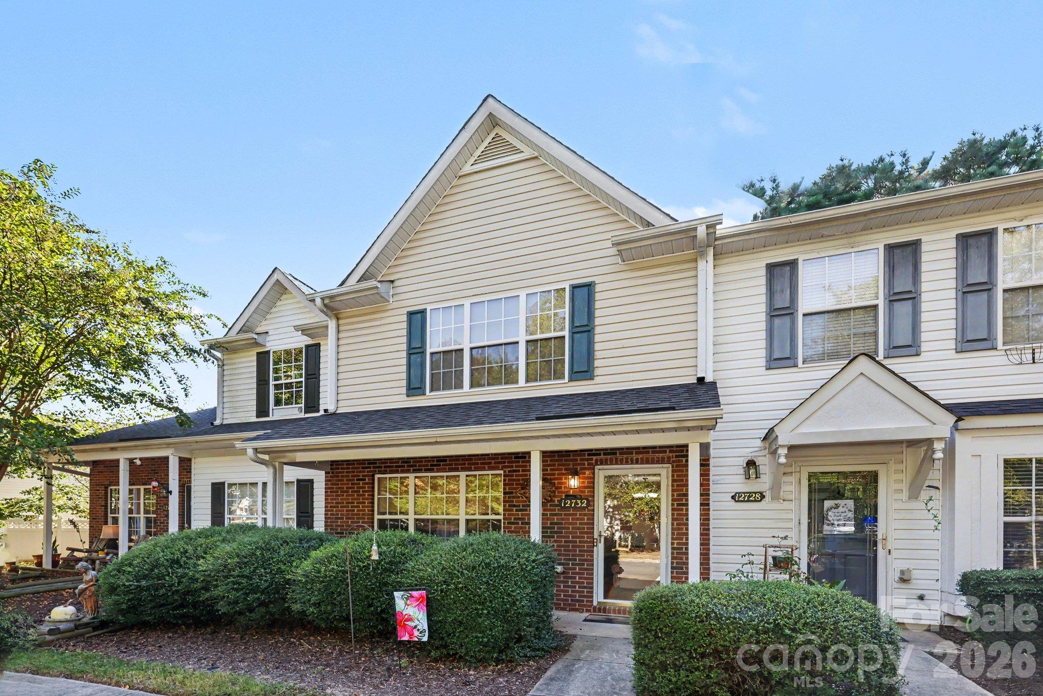 Townhouse at 12732 Hennigan Place Lane, Charlotte, photo 8 of 33