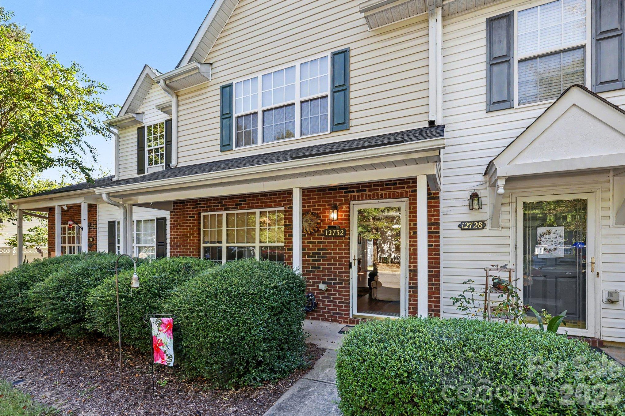 Townhouse at 12732 Hennigan Place Lane, Charlotte, photo 9 of 33