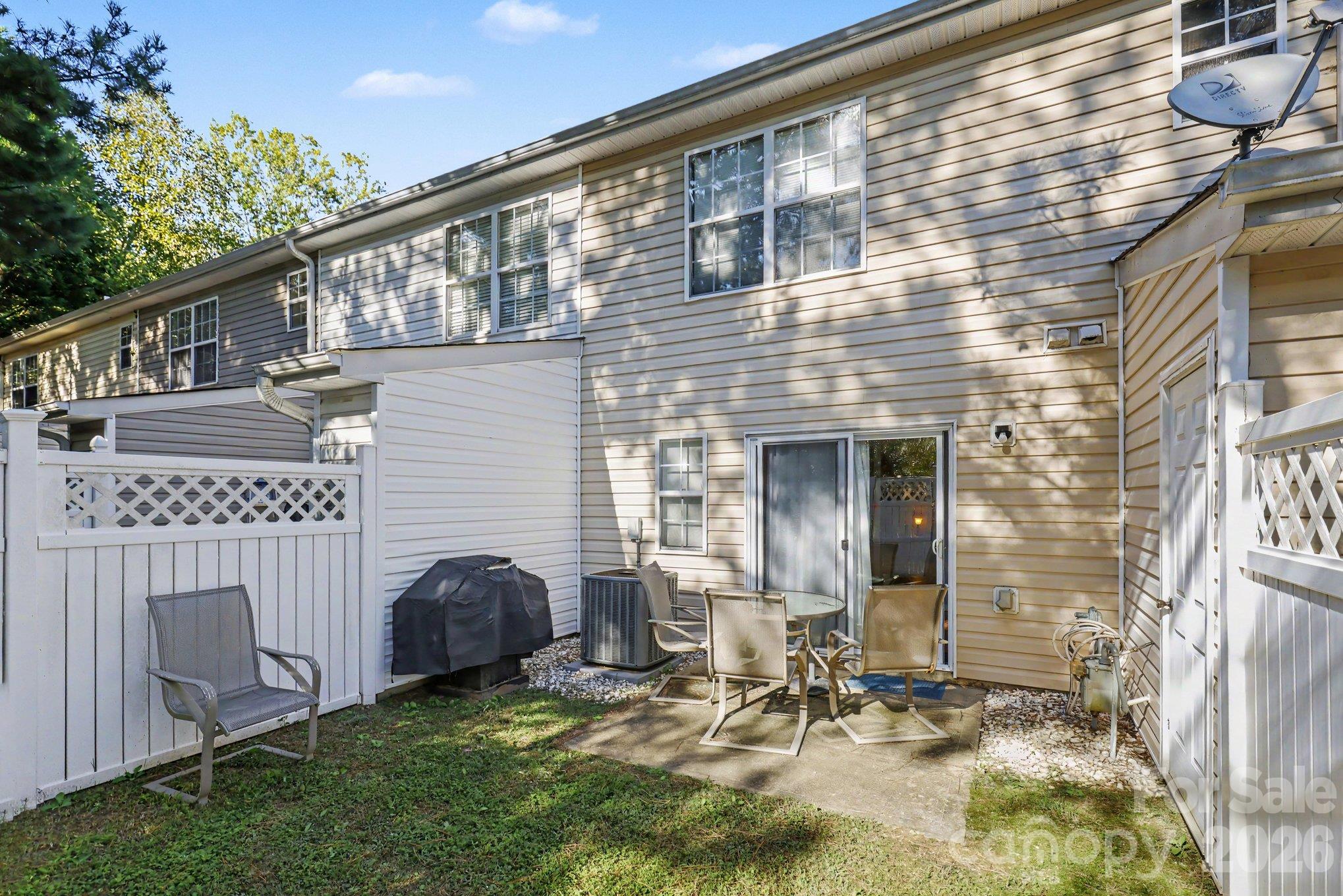 Townhouse at 12732 Hennigan Place Lane, Charlotte, photo 32 of 33